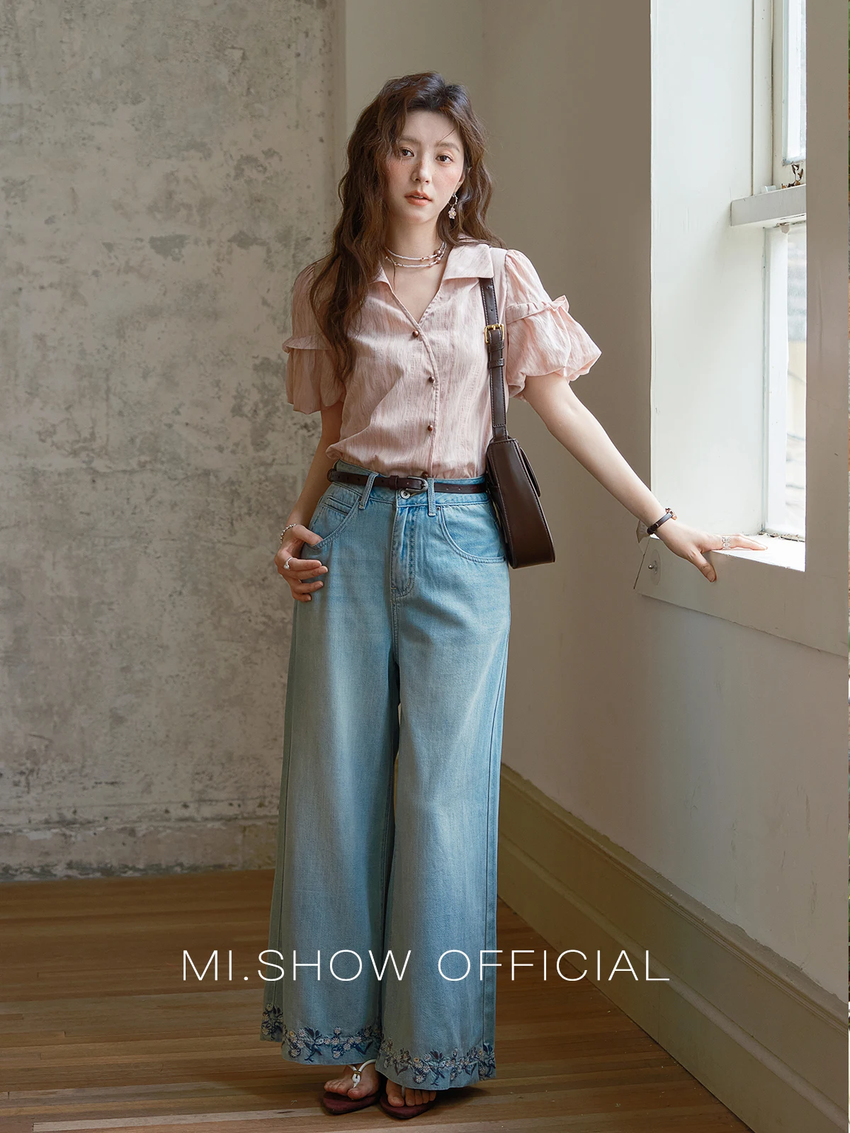 MISHOW Ladies Fashion Puff Sleeve Striped Shirt 2025 Summer New Commute Retro Turn-down Collar Top Women's Clothing MXE37C0808
MISHOW Ladies Fashion Puff Sleeve Striped Shirt 2025 Summer New Commute Retro Turn-down Collar Top Women's Clothing MXE37C0808