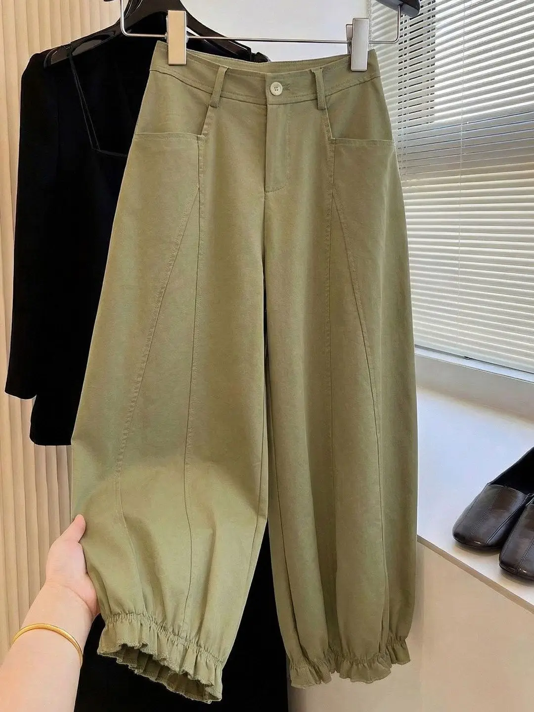 Extra Large Size Lantern Pants Women's plus Size Summer Slimming Loose Wide Leg Nine Points Ear Design Casual High Waist Skin...
Extra Large Size Lantern Pants Women's plus Size Summer Slimming Loose Wide Leg Nine Points Ear Design Casual High Waist Skin...