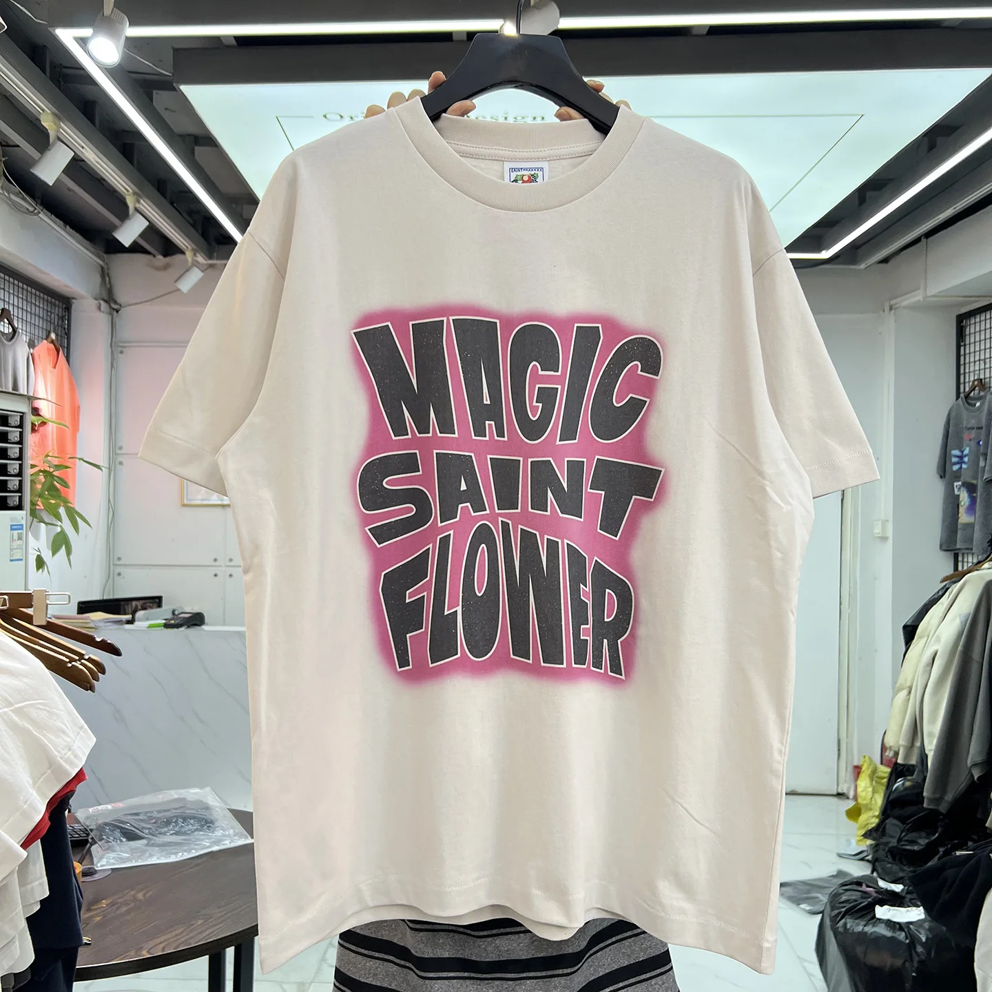 Classic American Loose Casual round Neck Short Sleeve T-Shirt Chest Letter Print Design Versatile Comfortable Cotton Tee
Classic American Loose Casual round Neck Short Sleeve T-Shirt Chest Letter Print Design Versatile Comfortable Cotton Tee