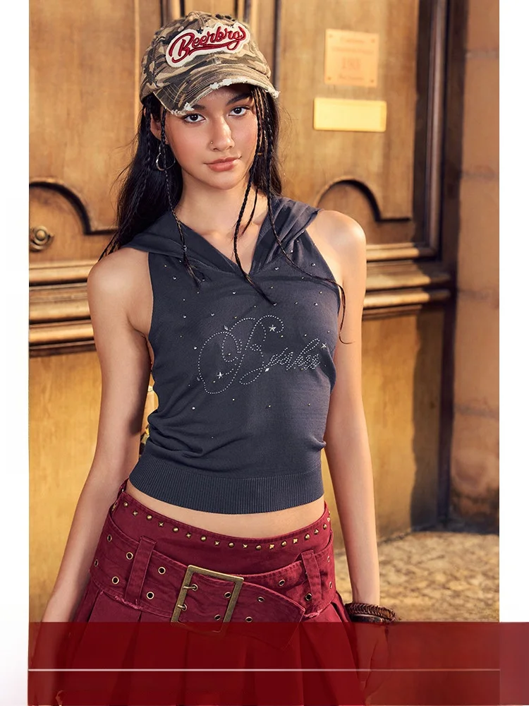 BeerBro Street Style Metal Embellished Knitted Hoodie Vest Women's Summer Fashion Loose Fit Short Length Color Vest
BeerBro Street Style Metal Embellished Knitted Hoodie Vest Women's Summer Fashion Loose Fit Short Length Color Vest