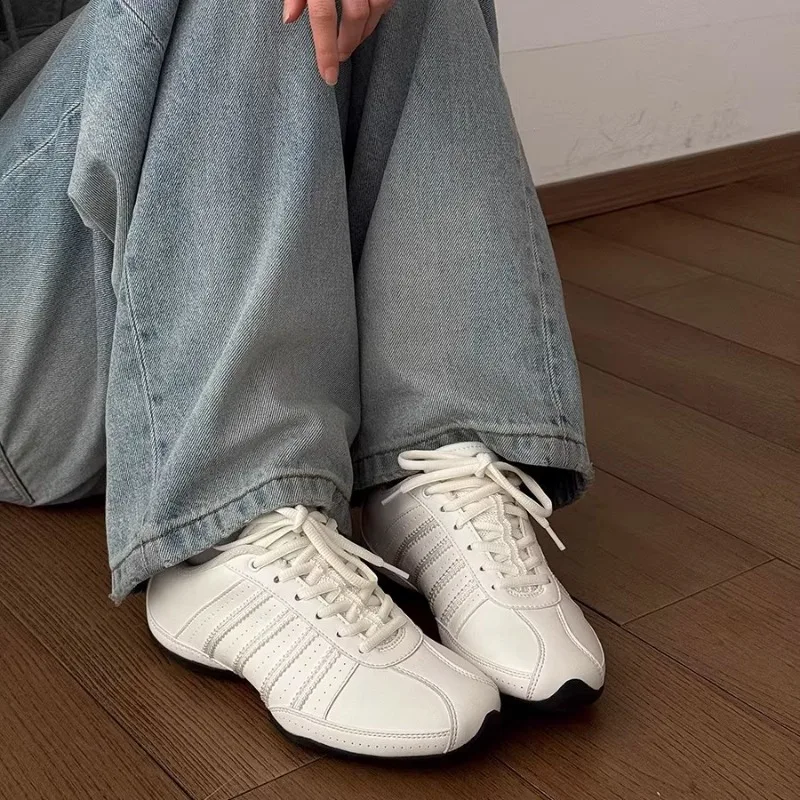Spring Autumn New Style Fashion Women's Shoes - Retro Straps, Versatile for All Occasions, Comfortable Sneaker Casual Flat Shoes
Spring Autumn New Style Fashion Women's Shoes - Retro Straps, Versatile for All Occasions, Comfortable Sneaker Casual Flat Shoes