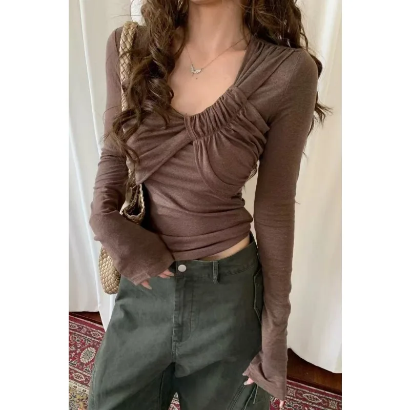 Однотонный плиссированный дизайнерский топ с v-образным вырезом, женский осенний новый стиль, тонкий универсальный элегантный низ с длинными рукавами на правых плечах
Однотонный плиссированный дизайнерский топ с v-образным вырезом, женский осенний новый стиль, тонкий универсальный элегантный низ с длинными рукавами на правых плечах