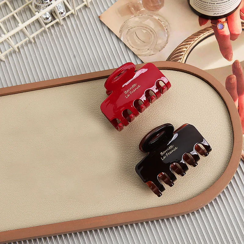 French style Version Gold Standard Wisp Empty Square High-end Sense Vinegar Grip Clip Hair Accessories Hair Clip for Women
French style Version Gold Standard Wisp Empty Square High-end Sense Vinegar Grip Clip Hair Accessories Hair Clip for Women