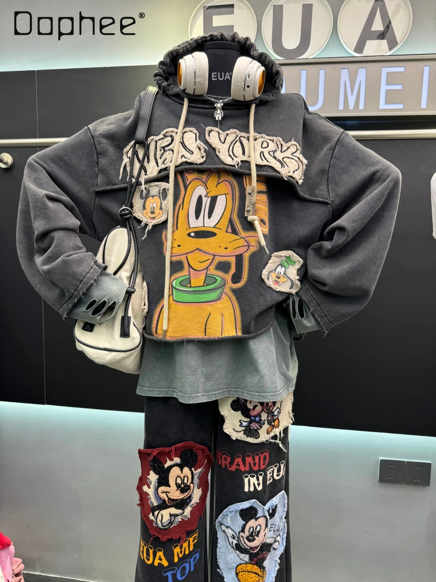 European Style Fake Two-Piece Loose Hooded Sweatshirt for Women 2025 Autumn New Heavy Embroidery Cartoon Dog Anime Hoodie
European Style Fake Two-Piece Loose Hooded Sweatshirt for Women 2025 Autumn New Heavy Embroidery Cartoon Dog Anime Hoodie