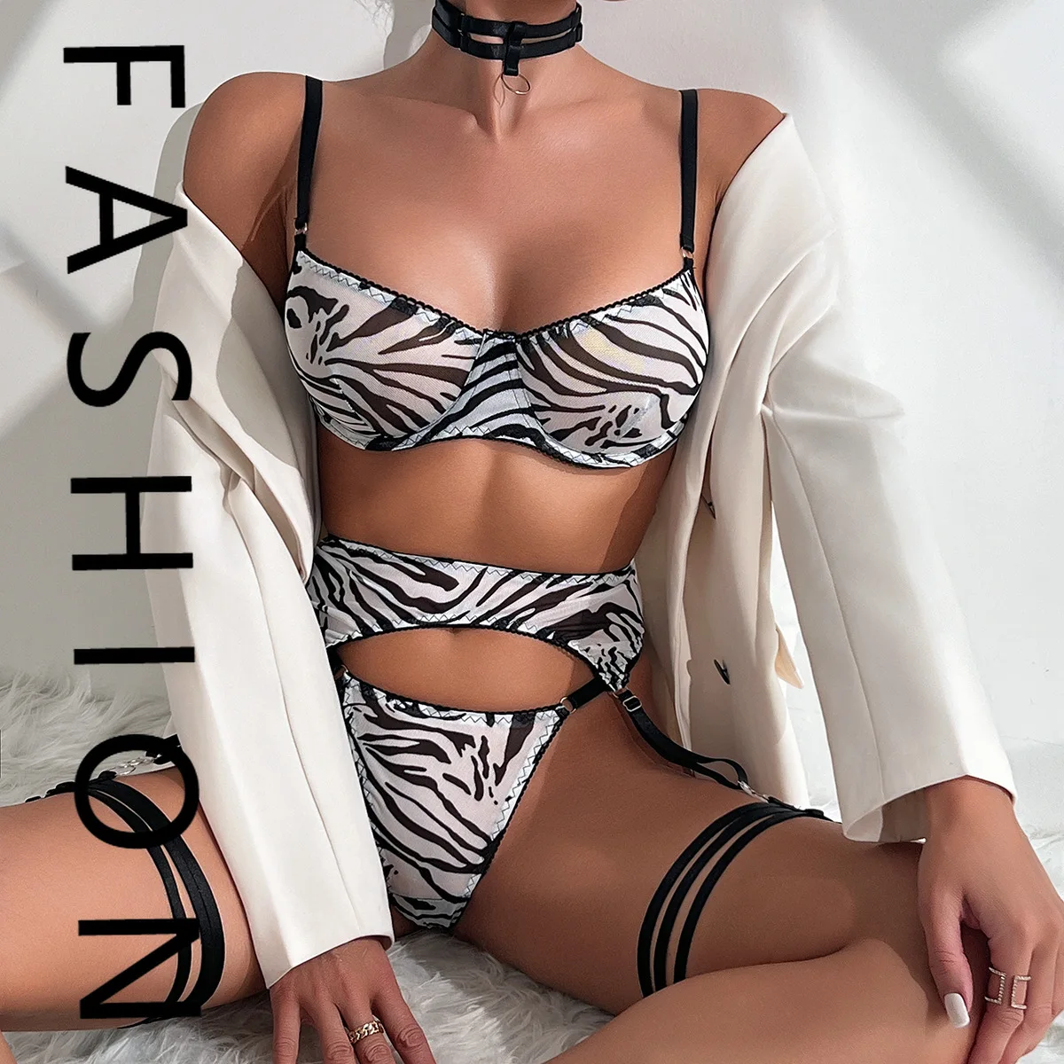 2025 new European and American sexy underwear mesh printing zebra perspective gathering sexy wild neck cover comfortable four-pi
2025 new European and American sexy underwear mesh printing zebra perspective gathering sexy wild neck cover comfortable four-pi