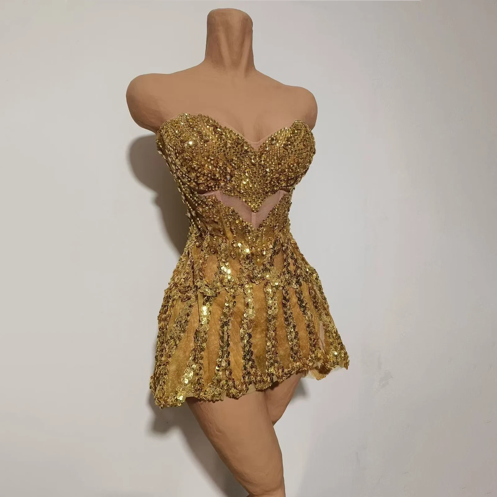 Роскошные блестящие бриллианты, сетчатая золотая короткая юбка, платье на день рождения, женский сексуальный танцевальный костюм, сценический наряд певицы
Роскошные блестящие бриллианты, сетчатая золотая короткая юбка, платье на день рождения, женский сексуальный танцевальный костюм, сценический наряд певицы