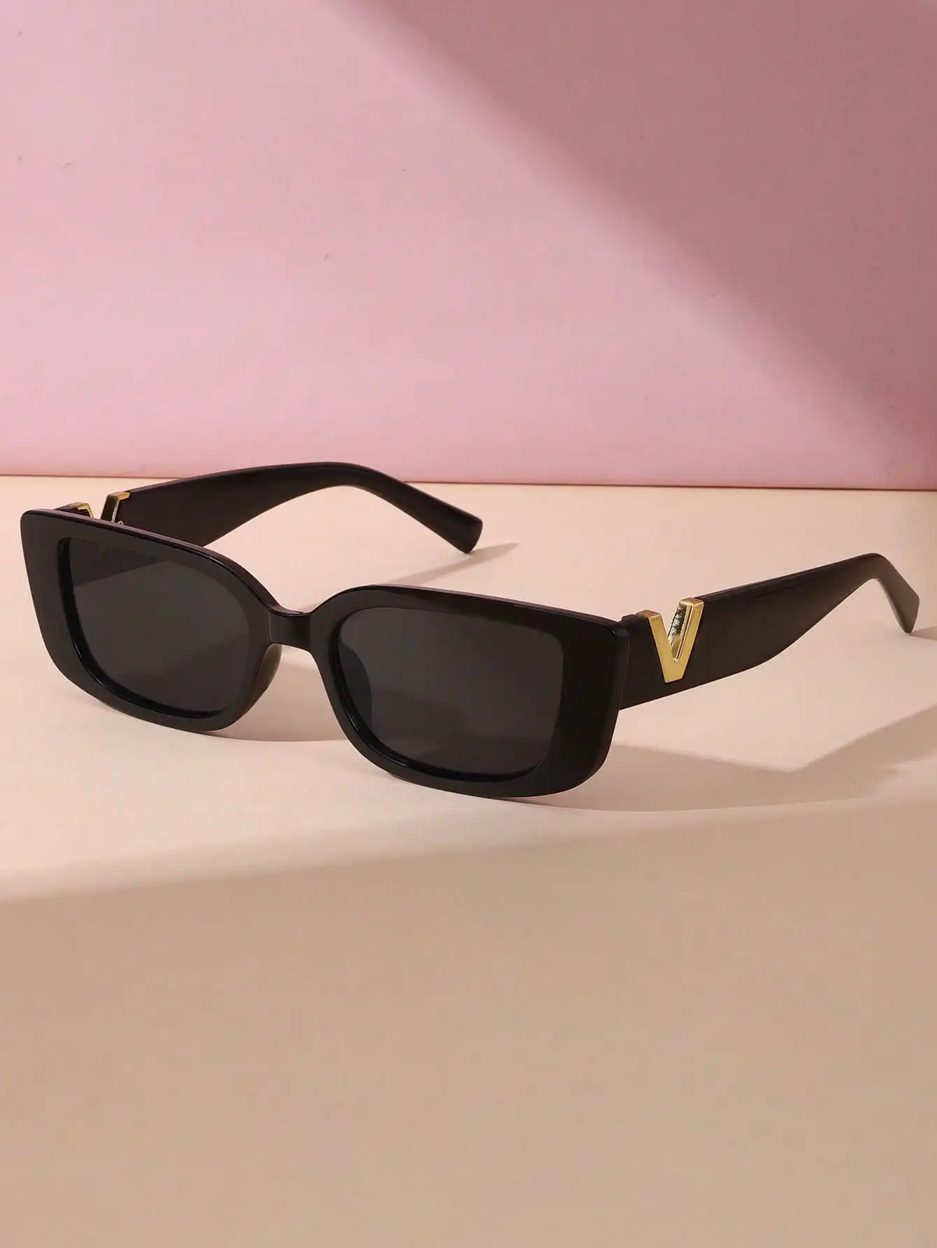 1 Pair Retro Runway Fashion Stylish High-End Unique Fashion Glasses For Women For Summer Beach Vacation,Outdoor,Travel Shades Letters Design Vintage Style Rectangle Frame For Going Out Outfit,Back To School
1 Pair Retro Runway Fashion Stylish High-End Unique Fashion Glasses For Women For Summer Beach Vacation,Outdoor,Travel Shades Letters Design Vintage Style Rectangle Frame For Going Out Outfit,Back To School