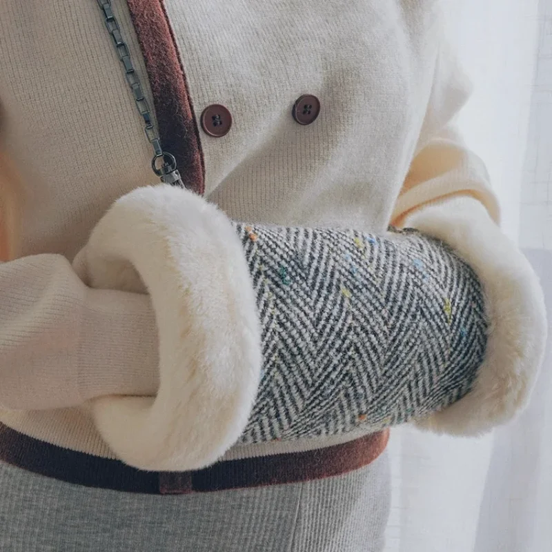 Rabbit Fur Hand Warmers Comfortable Soft Hands Warmer Portable Hand Warmer Pouch Plush Quick-Heating Hands Warm Tube
Rabbit Fur Hand Warmers Comfortable Soft Hands Warmer Portable Hand Warmer Pouch Plush Quick-Heating Hands Warm Tube