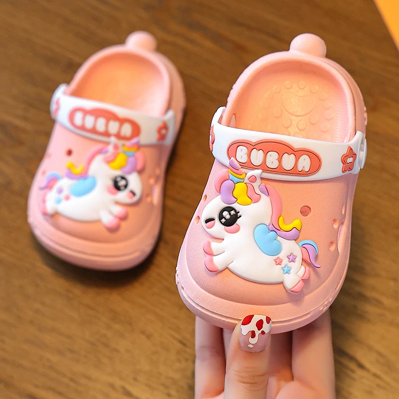 A pair of rainbow hole shoes, comfortable and lightweight non-slip slippers in summer, breathable and cool non-slip slippers
A pair of rainbow hole shoes, comfortable and lightweight non-slip slippers in summer, breathable and cool non-slip slippers