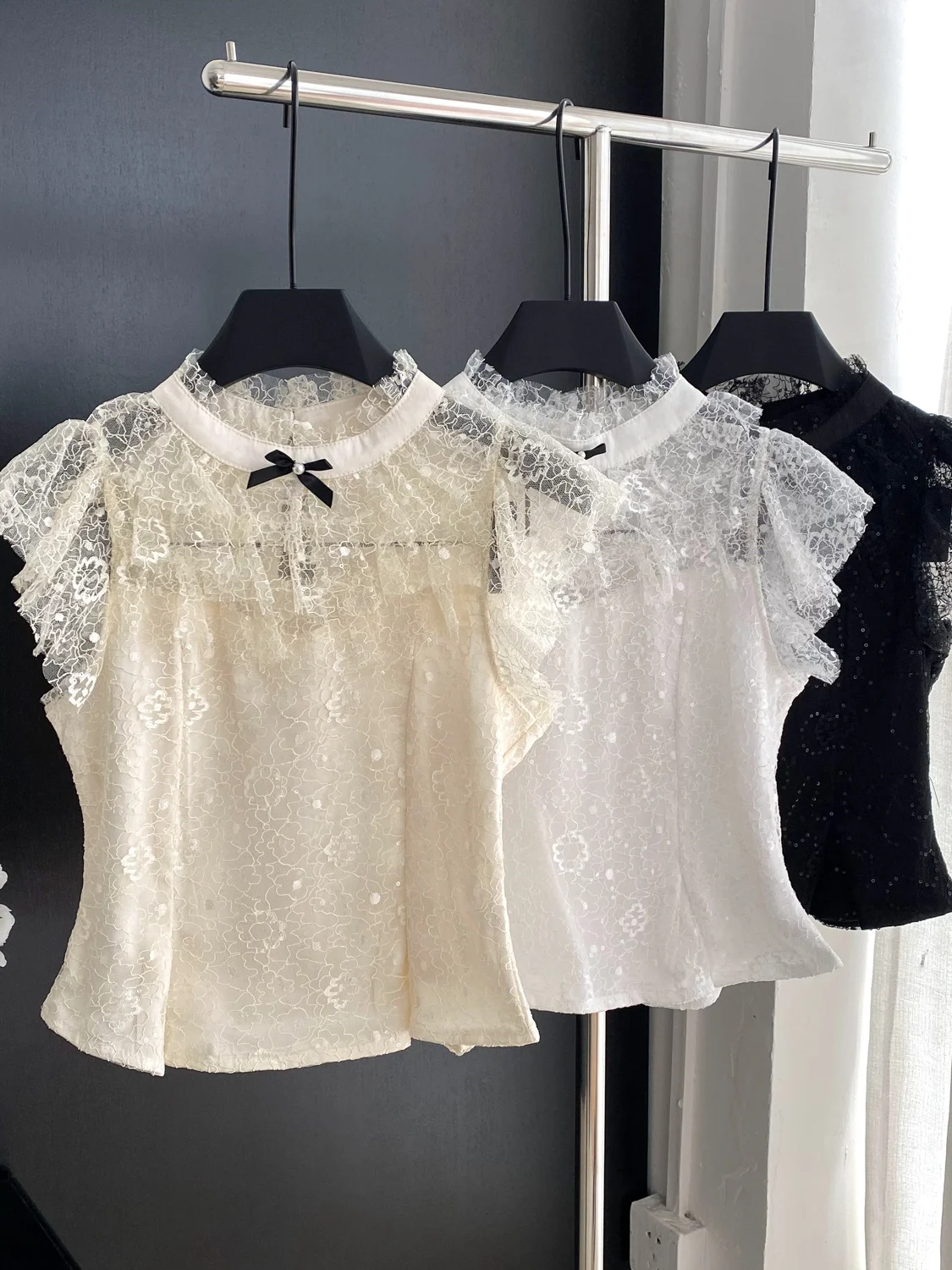 Ele Embroidered Lace irt Women's Faionable Knot Sequin Stitching High-End Feel Top Korean Sle Loose Fit
Ele Embroidered Lace irt Women's Faionable Knot Sequin Stitching High-End Feel Top Korean Sle Loose Fit