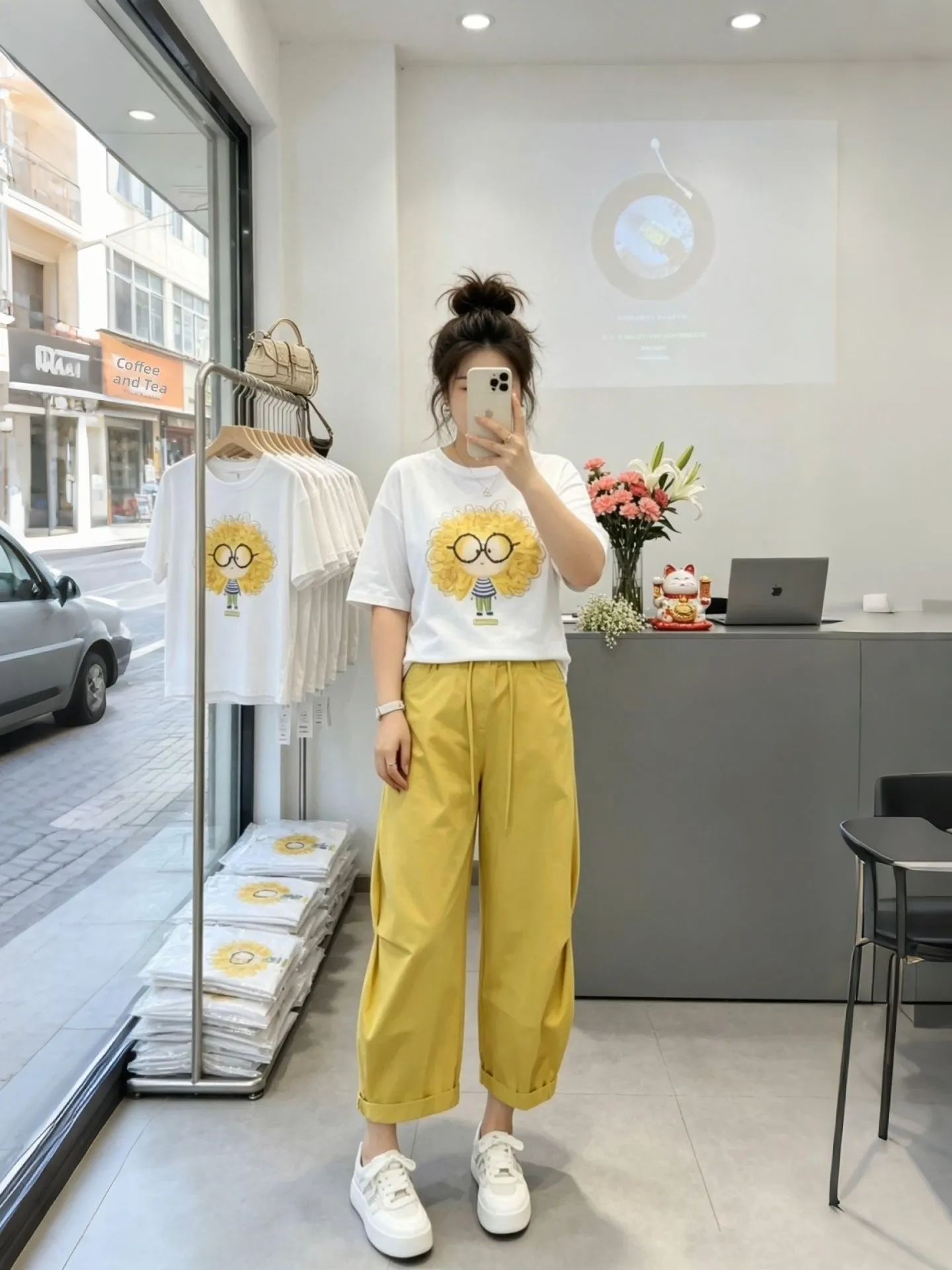 Stunning Floral Print Short Sleeve T-Shirt And Casual Pants Two Piece Set Beautiful Fashionable Versatile Summer Women's Wear
Stunning Floral Print Short Sleeve T-Shirt And Casual Pants Two Piece Set Beautiful Fashionable Versatile Summer Women's Wear