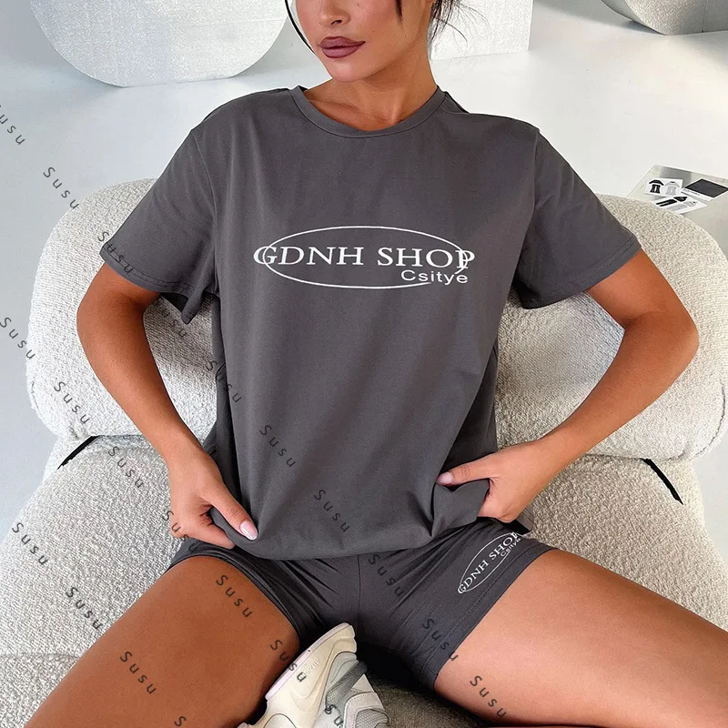 Новинка 2025, европейская и американская женская одежда, весенняя свободная повседневная футболка с короткими рукавами и круглым вырезом с буквенным принтом, низ s
Новинка 2025, европейская и американская женская одежда, весенняя свободная повседневная футболка с короткими рукавами и круглым вырезом с буквенным принтом, низ s