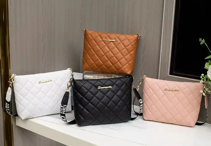 Small Messenger Bag For Women Trend Lingge Embroidery Female Shoulder Bags Fashion Chain Ladies Crossbody Purse
Small Messenger Bag For Women Trend Lingge Embroidery Female Shoulder Bags Fashion Chain Ladies Crossbody Purse