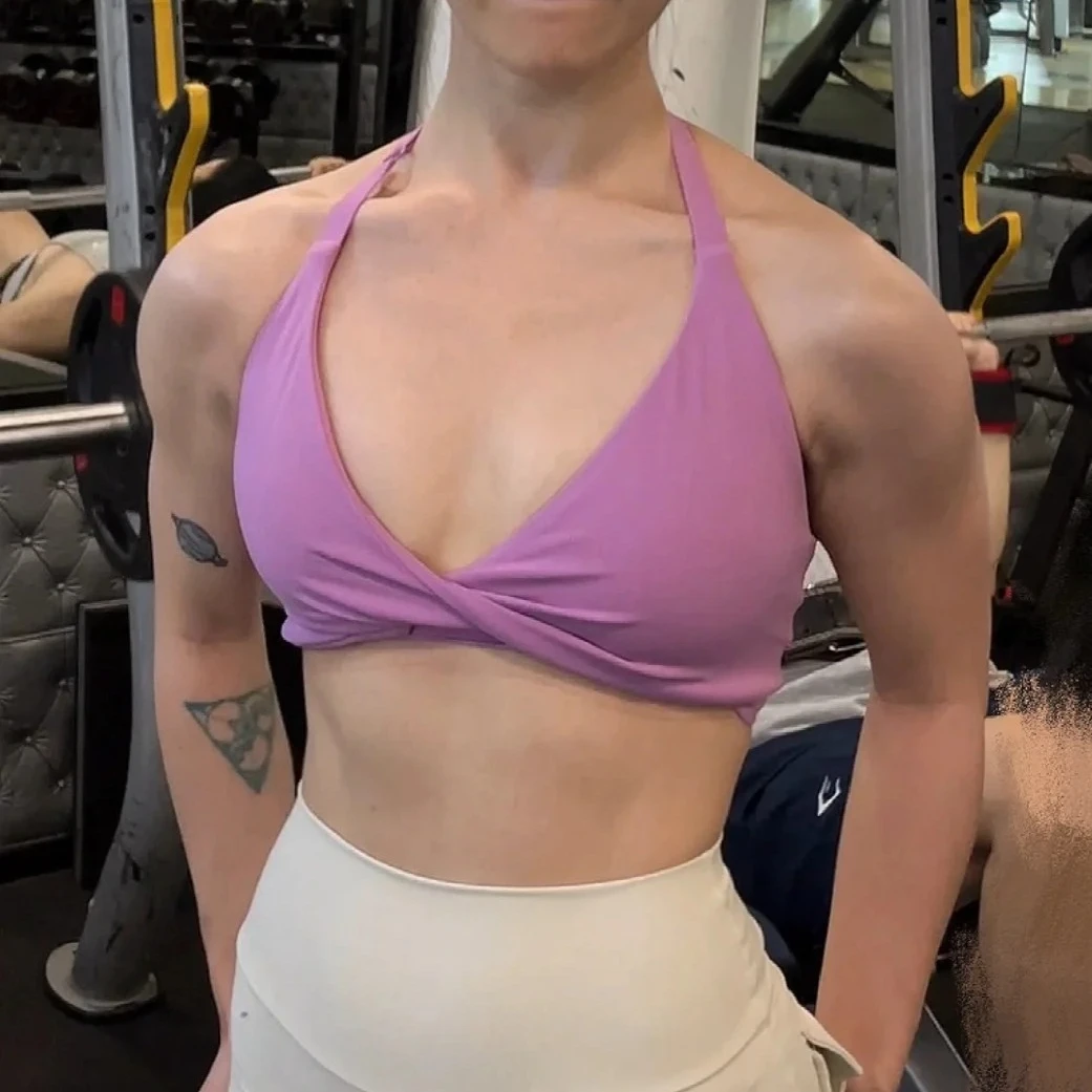 VEQKING Cross Straps Women Yoga Bra Detachable Pads Sports Crop Tops Front Twist Gathered Gym Fitness Bra Quick Dry Workout Top
VEQKING Cross Straps Women Yoga Bra Detachable Pads Sports Crop Tops Front Twist Gathered Gym Fitness Bra Quick Dry Workout Top