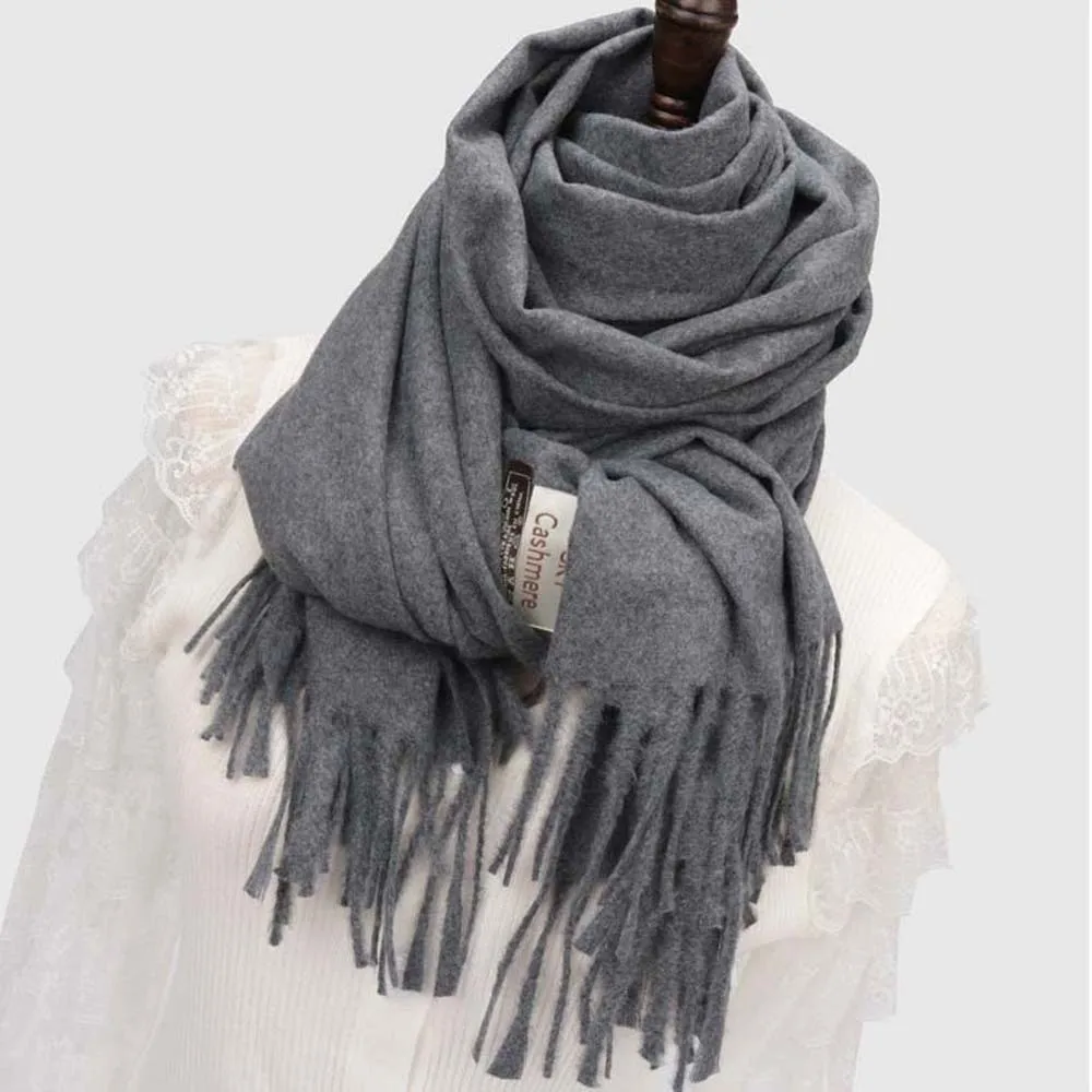 Большой классический шерстяной шарф из полиэстера, ветрозащитный теплый однотонный платок, мягкий длинный шейный платок в корейском стиле с кисточкой для мужчин
Большой классический шерстяной шарф из полиэстера, ветрозащитный теплый однотонный платок, мягкий длинный шейный платок в корейском стиле с кисточкой для мужчин