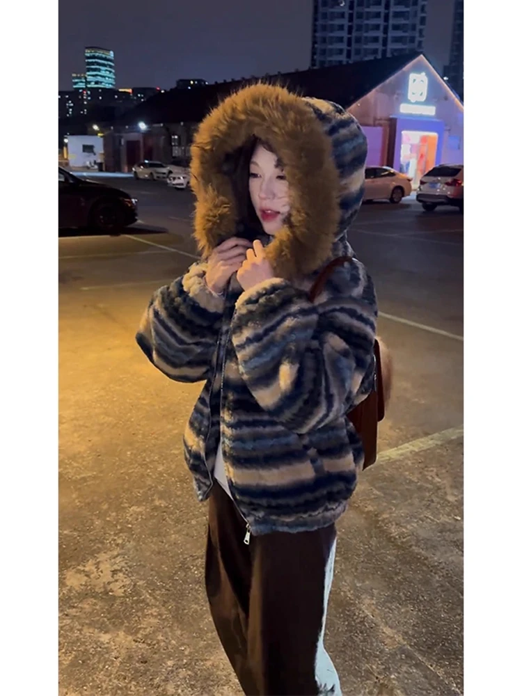 Ретро-куртка из американского овечьего меха с хлопковой подкладкой, с капюшоном, для мужчин и женщин, зимняя теплая, на флисовой подкладке, парная, из плюшевого хлопка, большие размеры
Ретро-куртка из американского овечьего меха с хлопковой подкладкой, с капюшоном, для мужчин и женщин, зимняя теплая, на флисовой подкладке, парная, из плюшевого хлопка, большие размеры