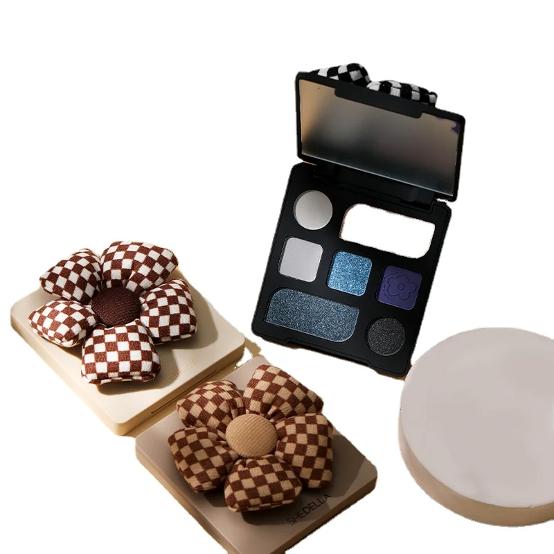 Eye Shadow Highlight Blush Flashing Purple Matte Seven Colors Contour Compact Eye Shadow Plate
Eye Shadow Highlight Blush Flashing Purple Matte Seven Colors Contour Compact Eye Shadow Plate