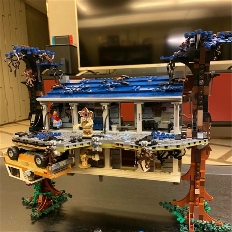 Double-Sided Upside Down Tree House Building Blocks, Large Scale Scene Model Kit, DIY Assembly Bricks, Home Display Decor 75810
Double-Sided Upside Down Tree House Building Blocks, Large Scale Scene Model Kit, DIY Assembly Bricks, Home Display Decor 75810