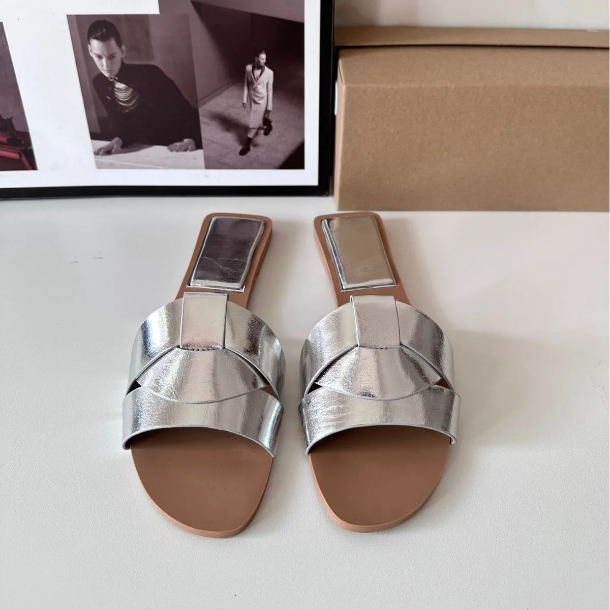 New 2024 Women's Summer Round Head Blue Cowboy Flat Slippers Women's Casual Fashion Versatile Outerwear Beach Coolers
New 2024 Women's Summer Round Head Blue Cowboy Flat Slippers Women's Casual Fashion Versatile Outerwear Beach Coolers