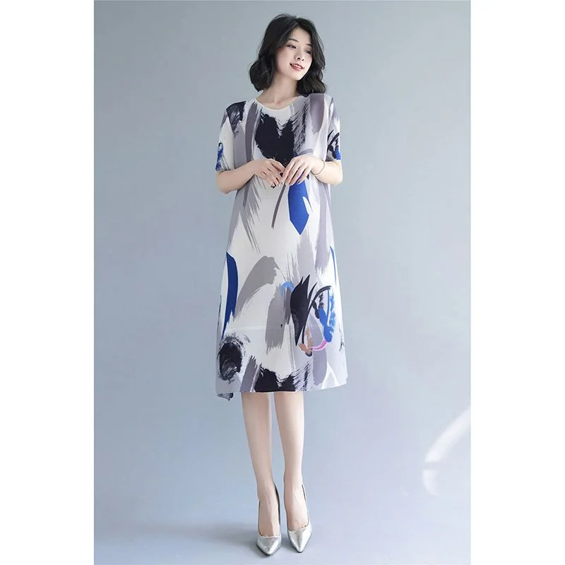 Pleated Dress Female 2023 New Summer A-line Dress Fashionable Age Reducing Loose and Slim O Neck Short Sleeve Dress Female
Pleated Dress Female 2023 New Summer A-line Dress Fashionable Age Reducing Loose and Slim O Neck Short Sleeve Dress Female