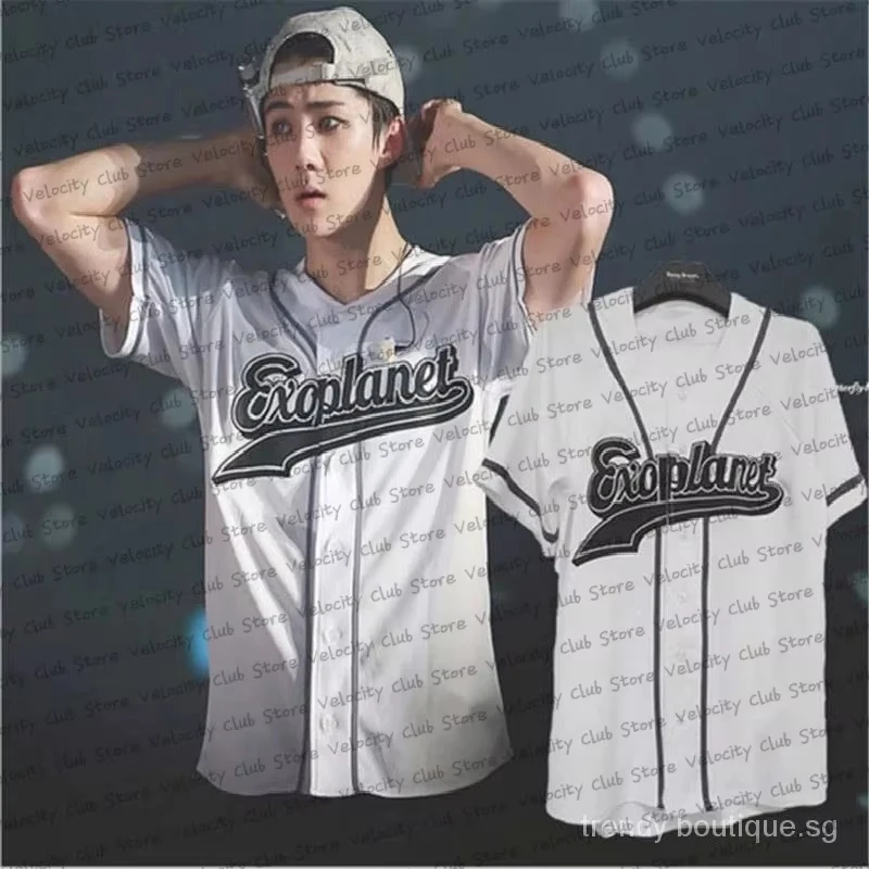 Korea Kpop Hip Hop Singer Jerseys For Women EXO Planet 3 EXOrDIUM T-shirt In Seoul KPOP Baseball Jerseys Casual V-neck Y2K Tops
Korea Kpop Hip Hop Singer Jerseys For Women EXO Planet 3 EXOrDIUM T-shirt In Seoul KPOP Baseball Jerseys Casual V-neck Y2K Tops