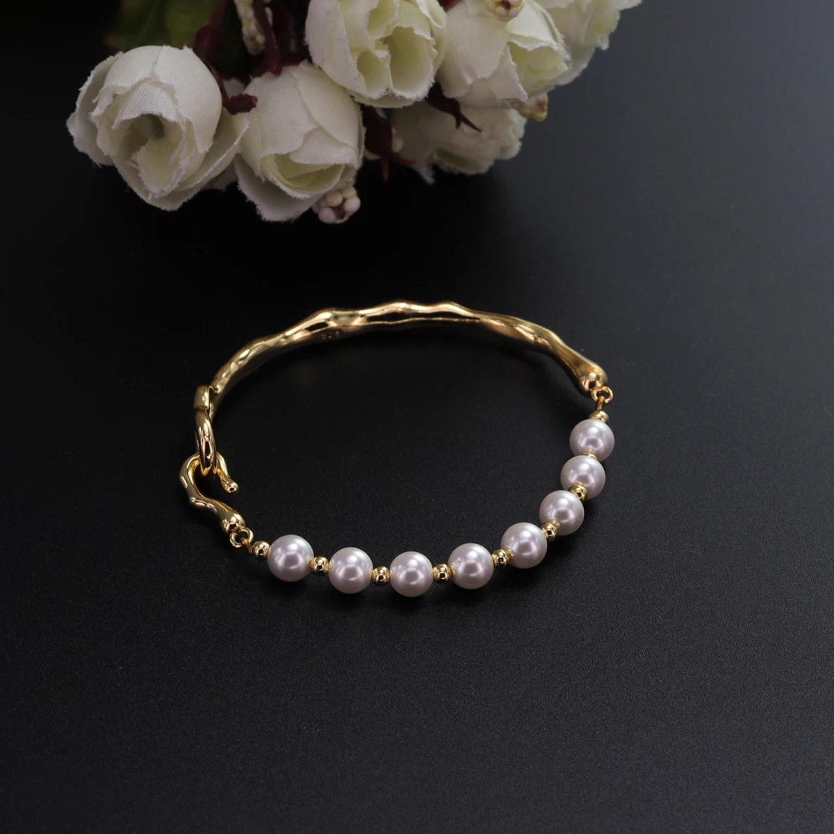 VENTFILLE 925 Sterling Silver Pearl Geometry Bracelet For Women Asymmetry Originality Golden Design Jewelry Gift Dropshipping
VENTFILLE 925 Sterling Silver Pearl Geometry Bracelet For Women Asymmetry Originality Golden Design Jewelry Gift Dropshipping
