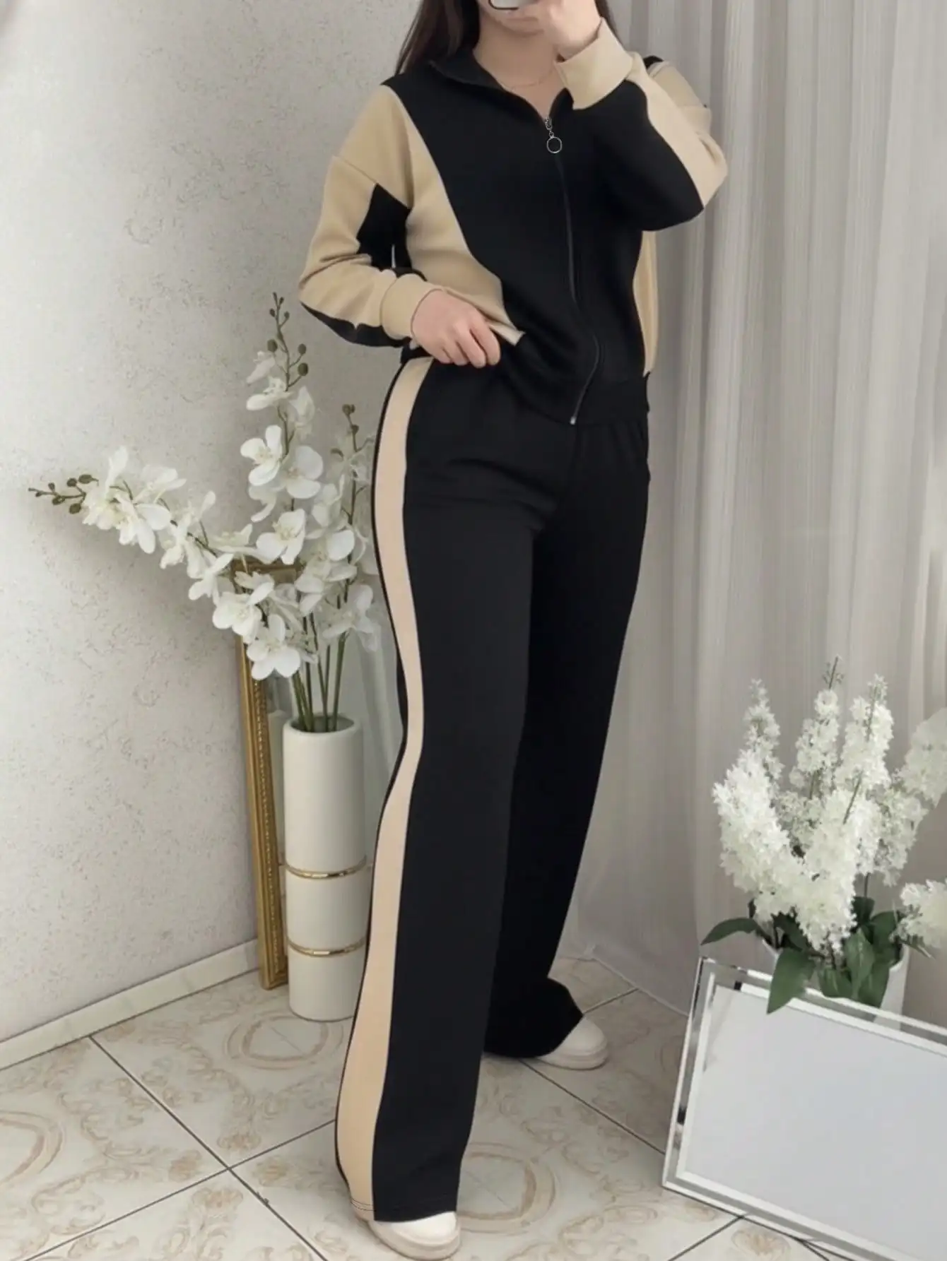 Женский комплект из куртки и брюк на молнии контрастного цвета в стиле пэчворк, повседневный спортивный наряд на осень-зиму
Женский комплект из куртки и брюк на молнии контрастного цвета в стиле пэчворк, повседневный спортивный наряд на осень-зиму