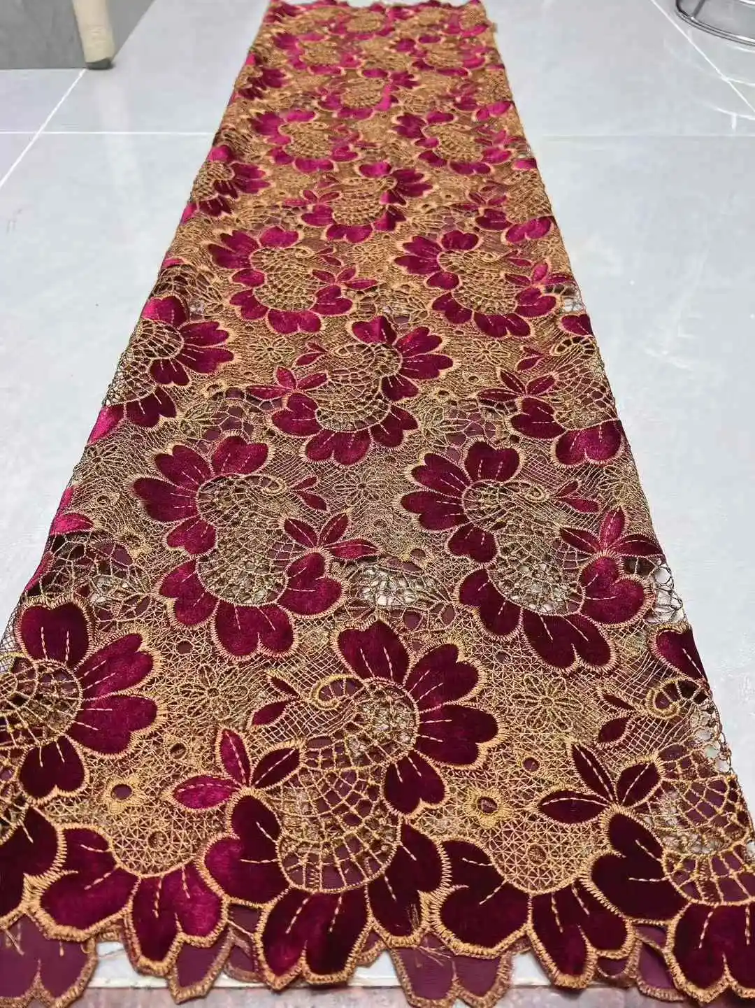 2025 Red African Nigerian velvet lace fabric Embroidery Lace Fabrics Velvet For Sewing Wedding Party Cloth High Quality Tissu
2025 Red African Nigerian velvet lace fabric Embroidery Lace Fabrics Velvet For Sewing Wedding Party Cloth High Quality Tissu