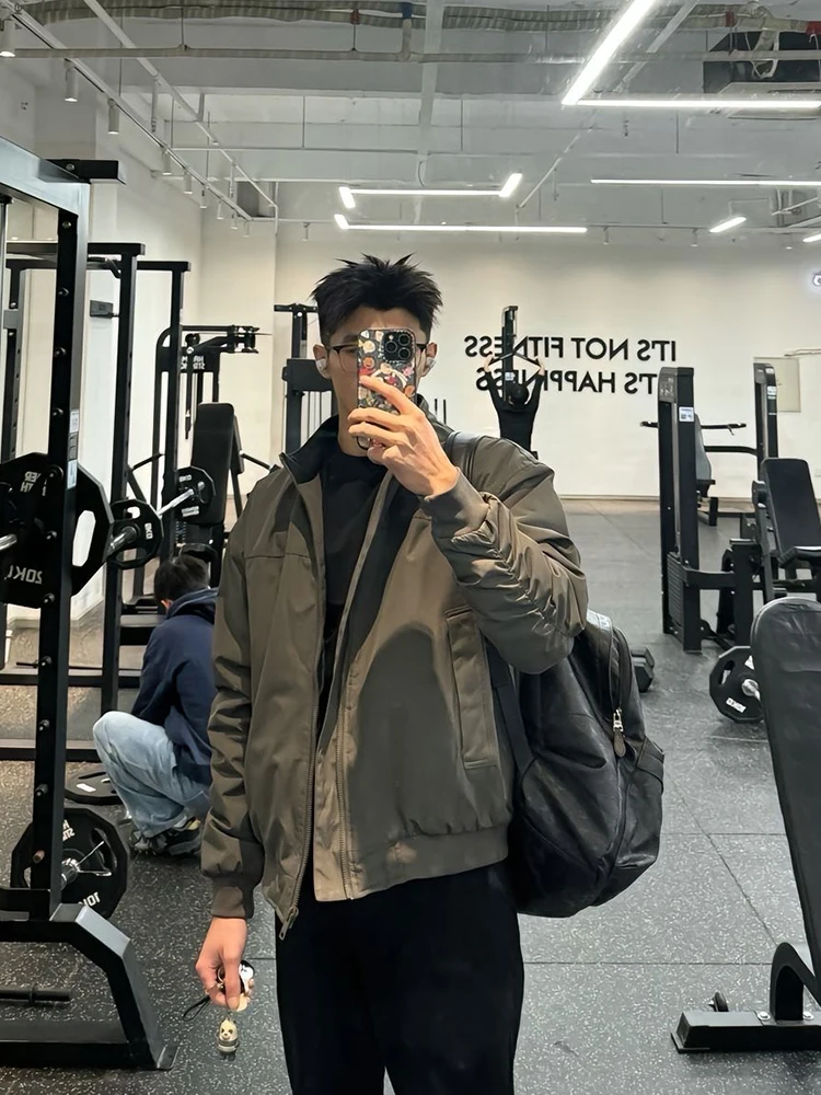 Мужская зимняя куртка-бомбер из хлопка American Sle Jaet с воротником-стойкой, обеспечивающая комфорт и ощущение прохлады
Мужская зимняя куртка-бомбер из хлопка American Sle Jaet с воротником-стойкой, обеспечивающая комфорт и ощущение прохлады