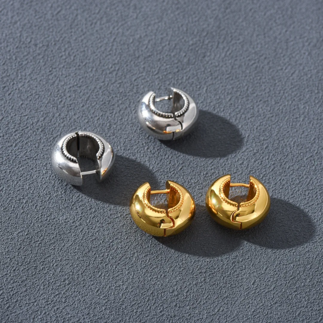 European American Smooth Arc Thick Hoop Earrings Retro Fashion Minimalist Versatile Women Ear Jewelry
European American Smooth Arc Thick Hoop Earrings Retro Fashion Minimalist Versatile Women Ear Jewelry