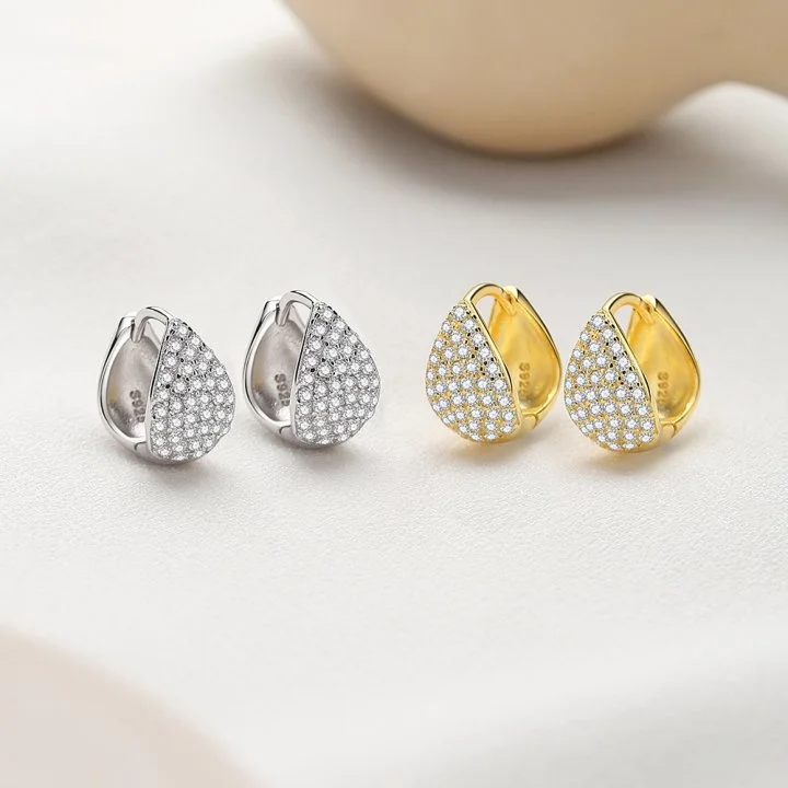 Chic & Alluring 925 Silver Huggie Earrings in Teardrop Design 18K White/14K Gold Electroplated Zircon adorned Dropshipping Avail
Chic & Alluring 925 Silver Huggie Earrings in Teardrop Design 18K White/14K Gold Electroplated Zircon adorned Dropshipping Avail