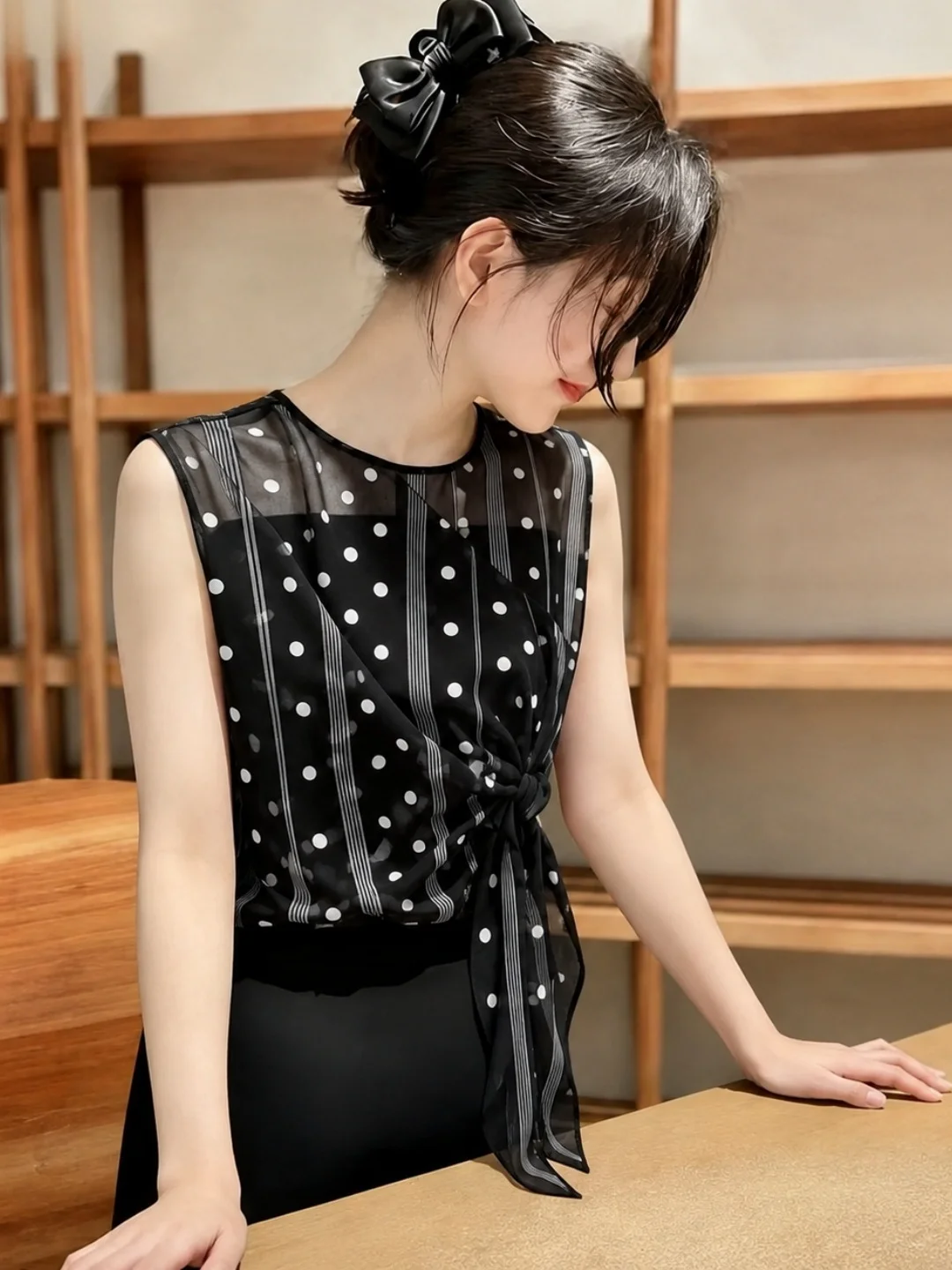 Polka Dot Sleeveless Belted Design Summer Elegant Fashion round Neck Versatile Top for Women Straight Cut French Style Viscos...
Polka Dot Sleeveless Belted Design Summer Elegant Fashion round Neck Versatile Top for Women Straight Cut French Style Viscos...