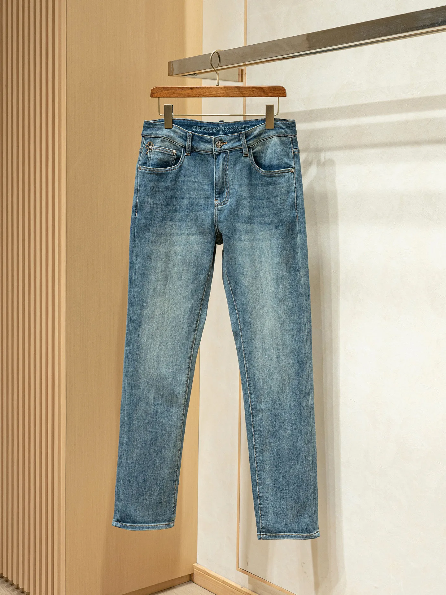 Stretch Cotton Fashion Men's Slim Fit Comfortable Small Straight Jeans
Stretch Cotton Fashion Men's Slim Fit Comfortable Small Straight Jeans