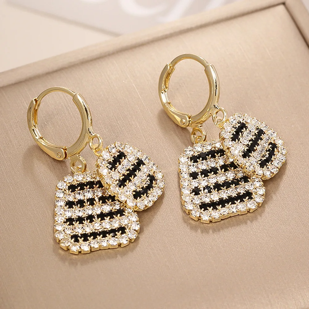 Fashionable and exquisite geometric earrings, high-end double-layer contrasting color earrings, niche light luxury earrings
Fashionable and exquisite geometric earrings, high-end double-layer contrasting color earrings, niche light luxury earrings