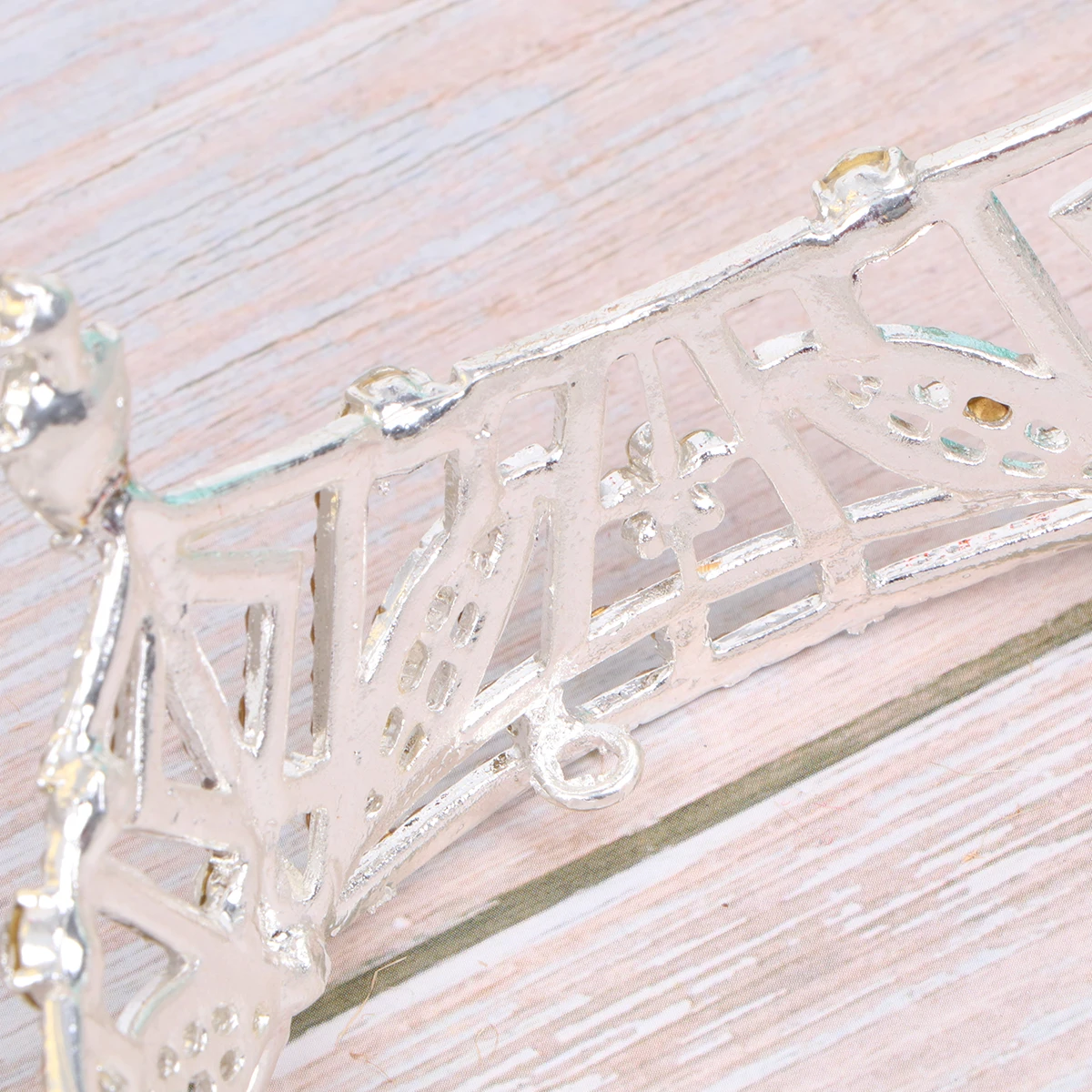 Retro Large Round Rhinestone Crown Alloy Bridal Crown Wedding Headwear for Bride Elegant Women Engagement Glittering Decoration
Retro Large Round Rhinestone Crown Alloy Bridal Crown Wedding Headwear for Bride Elegant Women Engagement Glittering Decoration