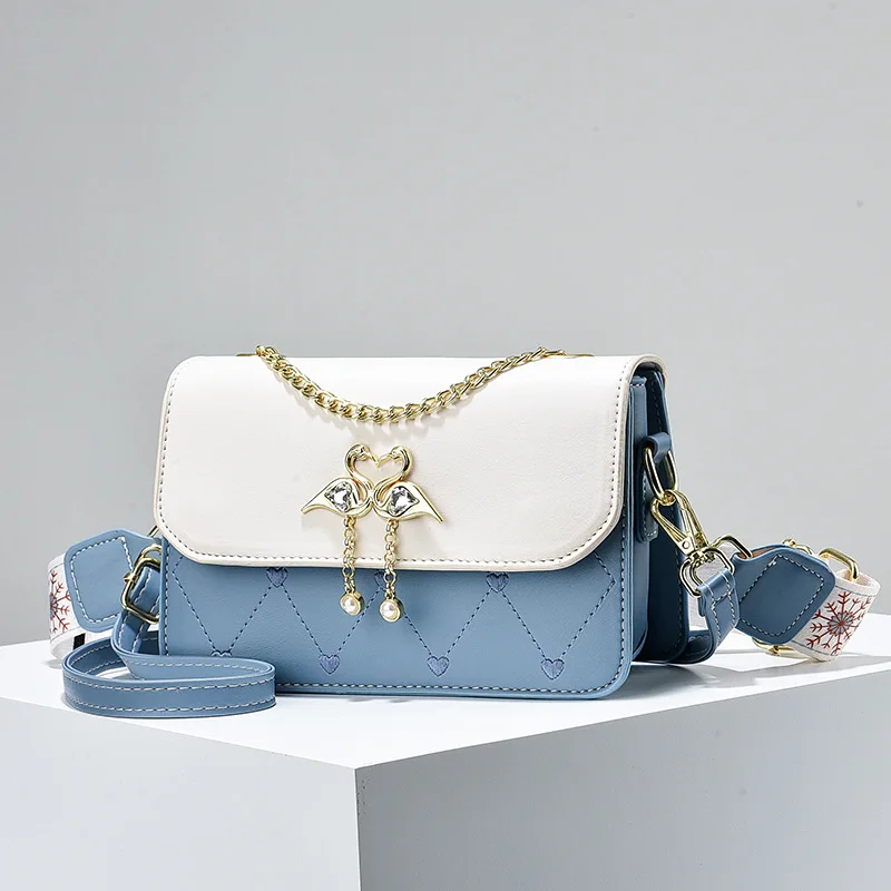 2025 Square Crossbody Bag w/ Detachable Gold Chain | PU Shoulder Purse with Heart Charm & Wide Strap | Multi-Pocket Handbag
2025 Square Crossbody Bag w/ Detachable Gold Chain | PU Shoulder Purse with Heart Charm & Wide Strap | Multi-Pocket Handbag