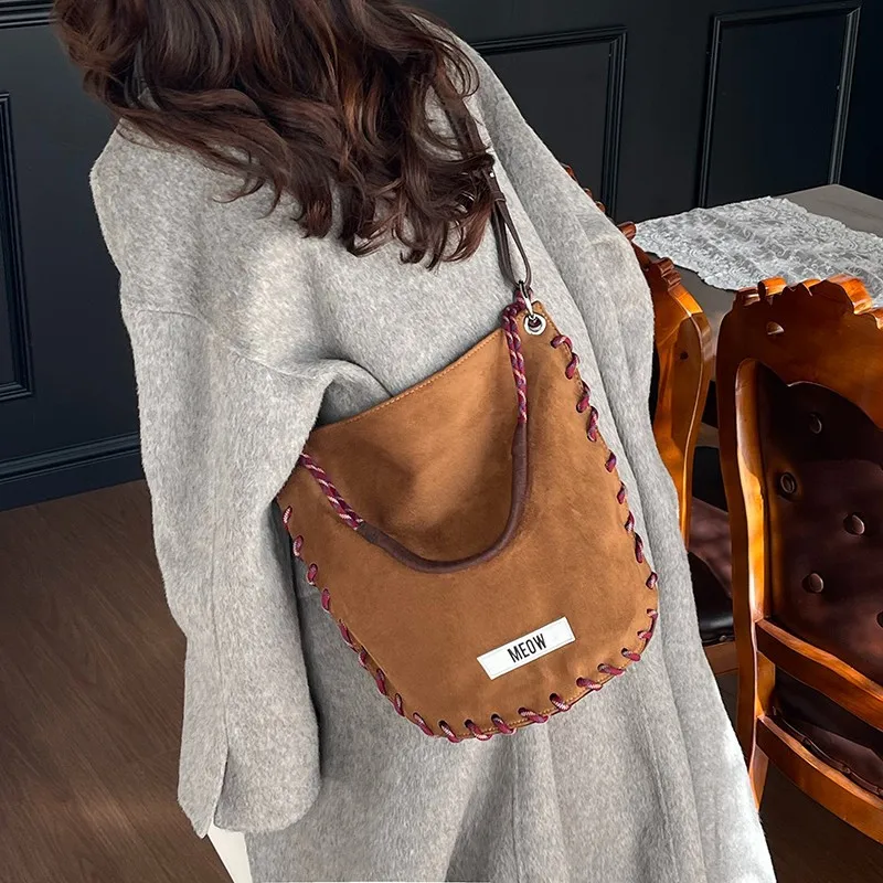 Women's Large Capacity Bucket Bag Fall/Winter 2026 – Fashion Minimalist Design, Soft Texture, Versatile Shoulder Crossbody Tote for Daily Commute & Leisure
Women's Large Capacity Bucket Bag Fall/Winter 2026 – Fashion Minimalist Design, Soft Texture, Versatile Shoulder Crossbody Tote for Daily Commute & Leisure