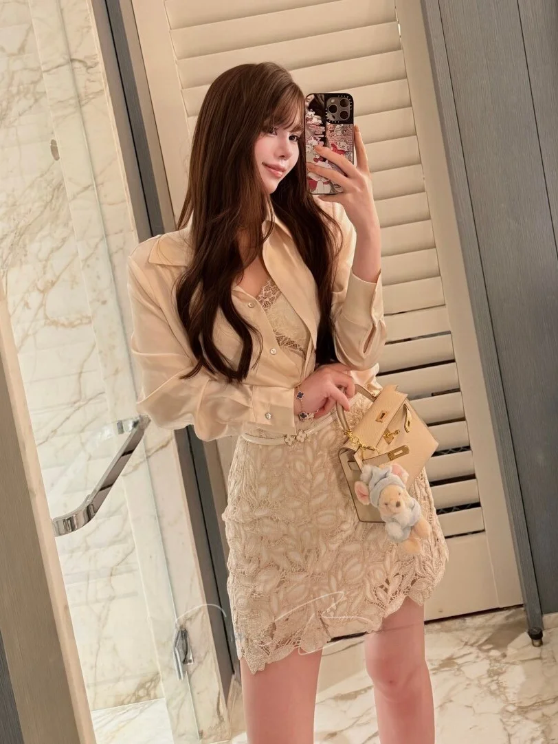 Elegant Lace Embroidery Flower Half Skirt Women's Summer Slimming Versatile Bodycon Short Skirt mid Waist Design Spring New
Elegant Lace Embroidery Flower Half Skirt Women's Summer Slimming Versatile Bodycon Short Skirt mid Waist Design Spring New