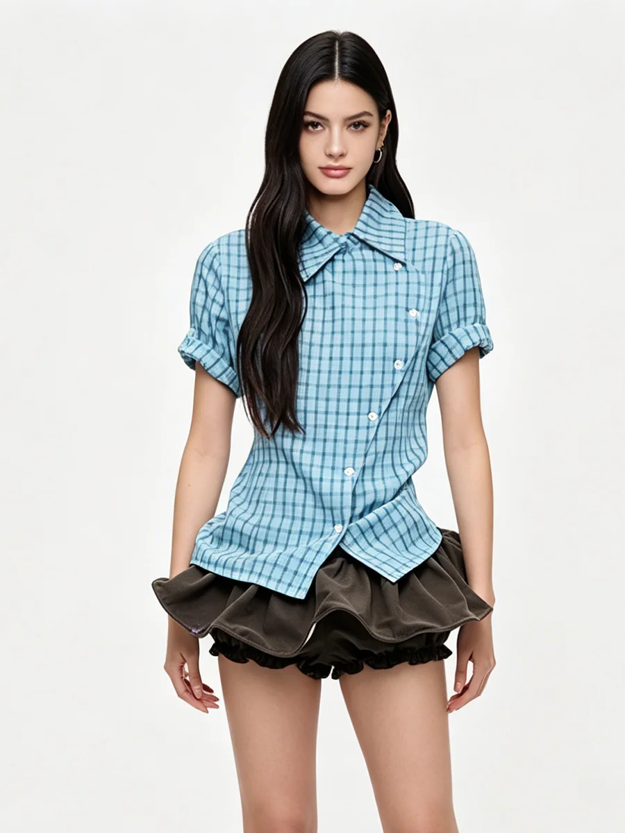 LIMO laid Short Sleeve Blouse with Diagonal Button Placket and Lapel
LIMO laid Short Sleeve Blouse with Diagonal Button Placket and Lapel