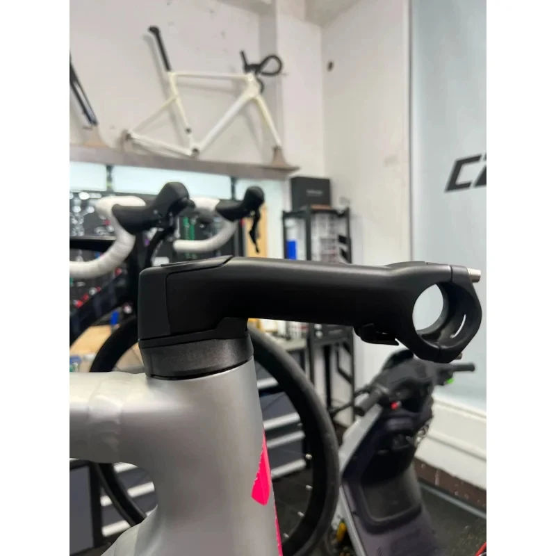 Специализированный комплект подвески ALLEZ Sprint, совместимый с Tarmac SL7.
Специализированный комплект подвески ALLEZ Sprint, совместимый с Tarmac SL7.