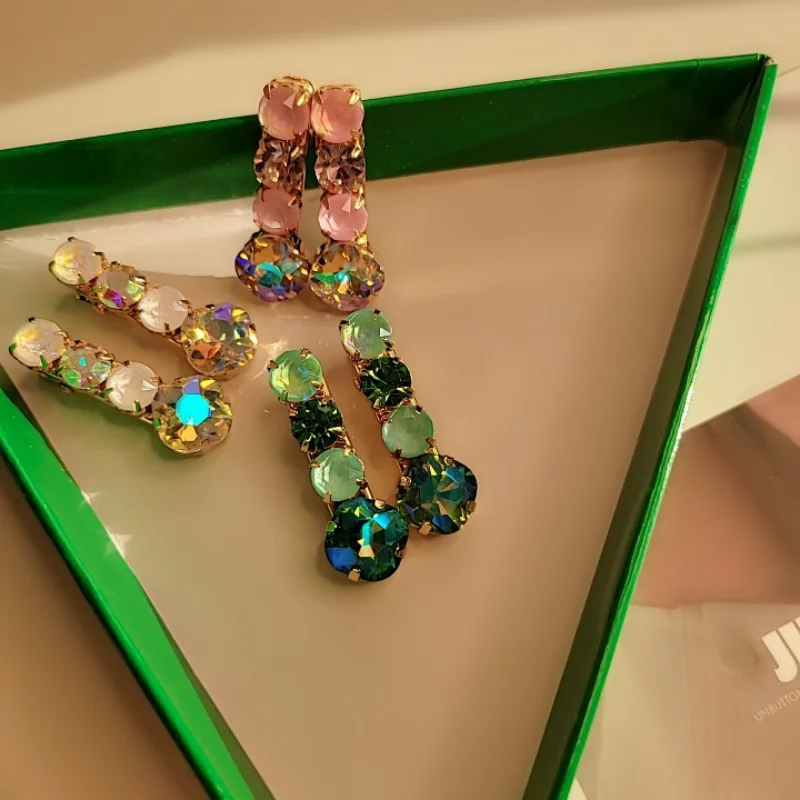 Super Flash Rhinestone Hair Clip Elegant Crystal Girls Bangs Side Clip Retro Korean Fashion Hair Clip Hair Styling Accessories
Super Flash Rhinestone Hair Clip Elegant Crystal Girls Bangs Side Clip Retro Korean Fashion Hair Clip Hair Styling Accessories