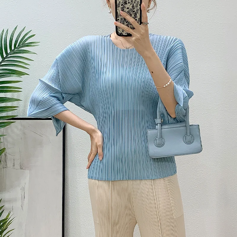 Футболка Miyake, лето 2021, модная повседневная универсальная плиссированная футболка с круглым вырезом, свободные однотонные женские топы большого размера с половиной рукавов
Футболка Miyake, лето 2021, модная повседневная универсальная плиссированная футболка с круглым вырезом, свободные однотонные женские топы большого размера с половиной рукавов