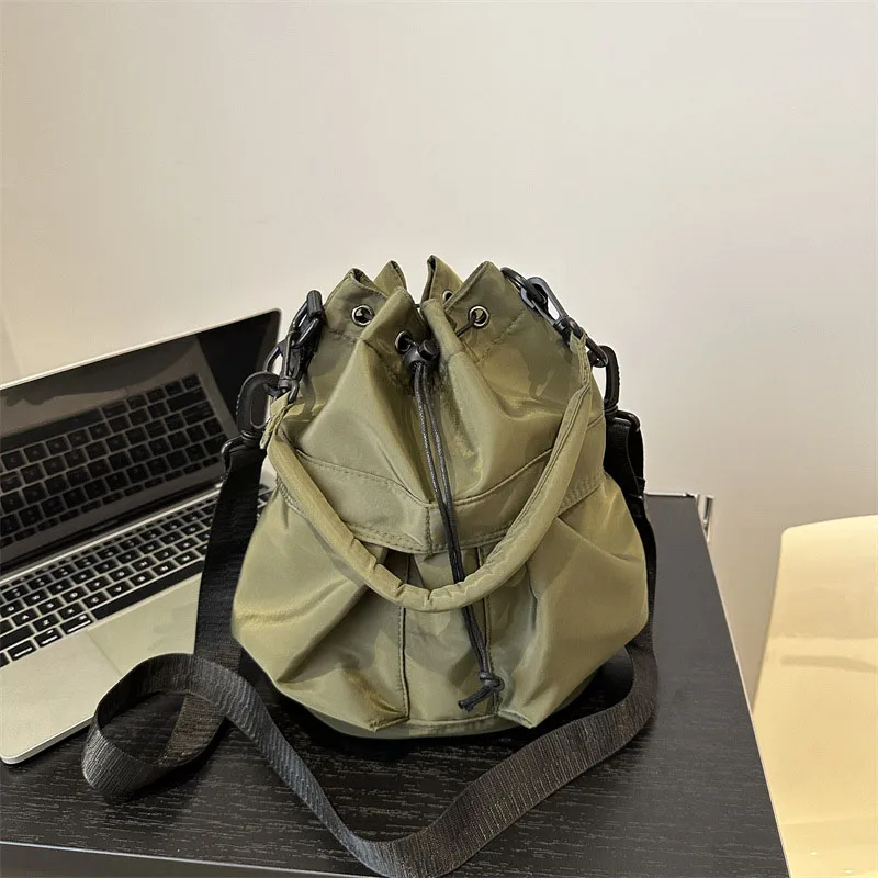 Ladies Casual Bag Student Large Capacity Shoulder Bag Fashiona Handbag Bucket Bag Crossbody Bag Adjustable Shoulder Strap 
Ladies Casual Bag Student Large Capacity Shoulder Bag Fashiona Handbag Bucket Bag Crossbody Bag Adjustable Shoulder Strap