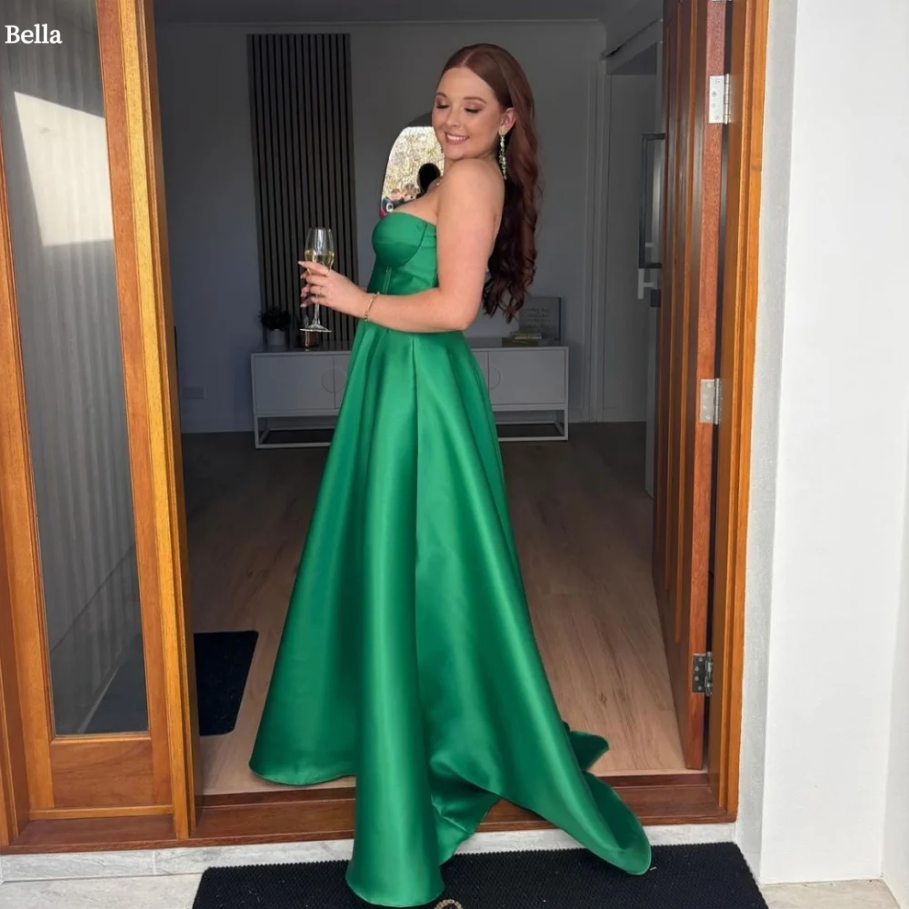 Bella Customize A-line Side Slit Strapless Sleeveless robes de soirée Satin Prom Dresses Floor-Length Backless Wedding Dress
Bella Customize A-line Side Slit Strapless Sleeveless robes de soirée Satin Prom Dresses Floor-Length Backless Wedding Dress