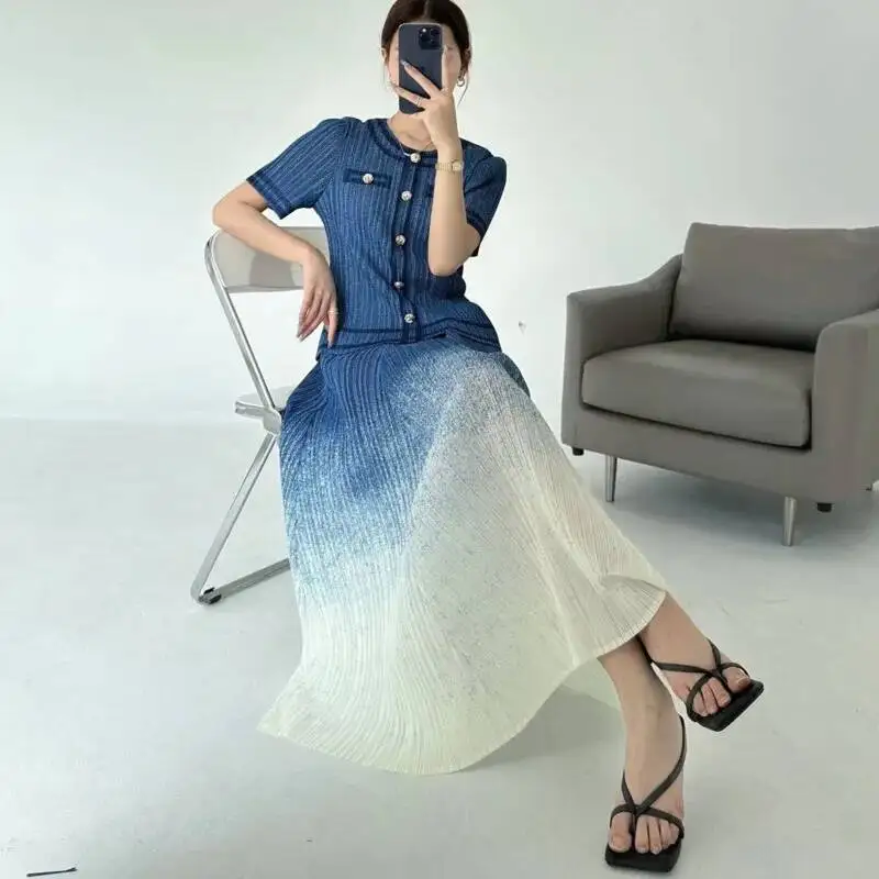 Two 2025 New Pieces Set Temperament Pleated Women's Dress Summer Short Sleeve Printting Gradient Clothing Chic 2YOW2
Two 2025 New Pieces Set Temperament Pleated Women's Dress Summer Short Sleeve Printting Gradient Clothing Chic 2YOW2