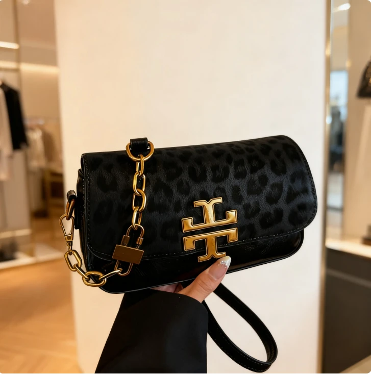 Модельер Роскошная сумка Женская универсальная Парижская модная сумка на одно плечо с диагональным крестом подмышками Портативная маленькая квадратная сумка
Модельер Роскошная сумка Женская универсальная Парижская модная сумка на одно плечо с диагональным крестом подмышками Портативная маленькая квадратная сумка