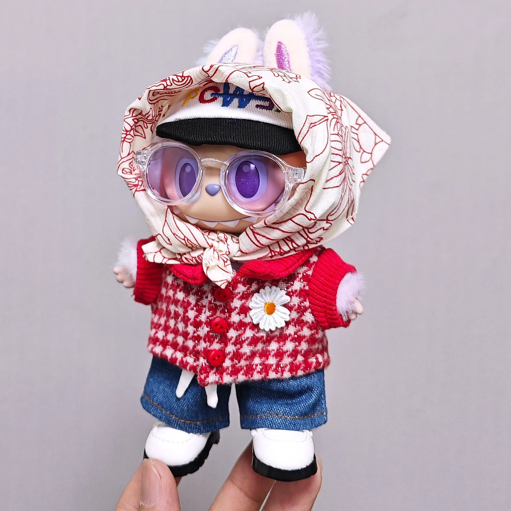 Trendy Outfit For 1st-3rd Gen 15/17cm Labubu Dolls Red - White Houndstooth Vest & Denim Shorts Set - Colorful Cap, Bandana
Trendy Outfit For 1st-3rd Gen 15/17cm Labubu Dolls Red - White Houndstooth Vest & Denim Shorts Set - Colorful Cap, Bandana