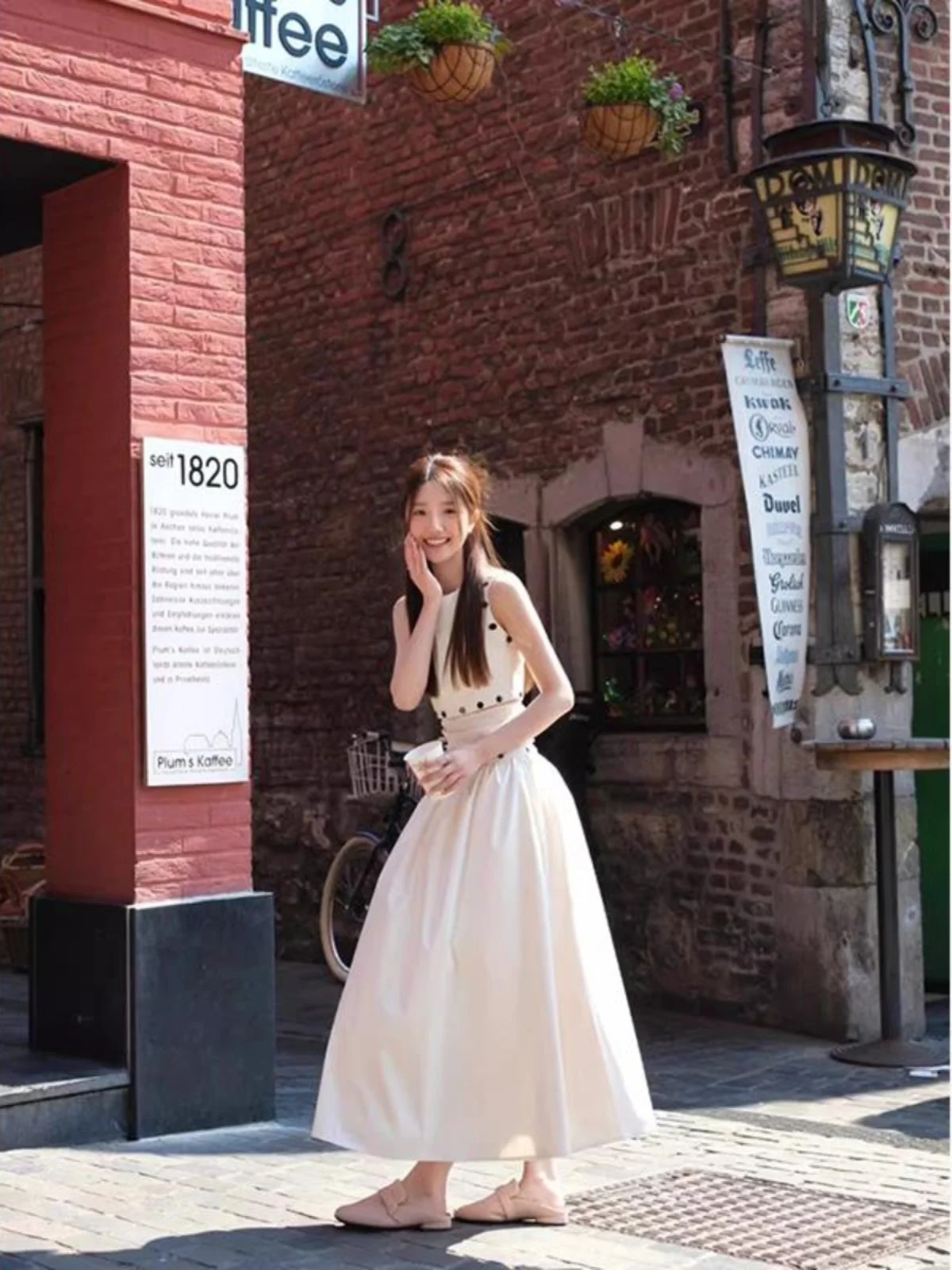 Minimalist Vest Set Women's Spring Summer New Detachable Half Skirt Two Piece Set White Elegant Long Dress Fashionable Outfit
Minimalist Vest Set Women's Spring Summer New Detachable Half Skirt Two Piece Set White Elegant Long Dress Fashionable Outfit