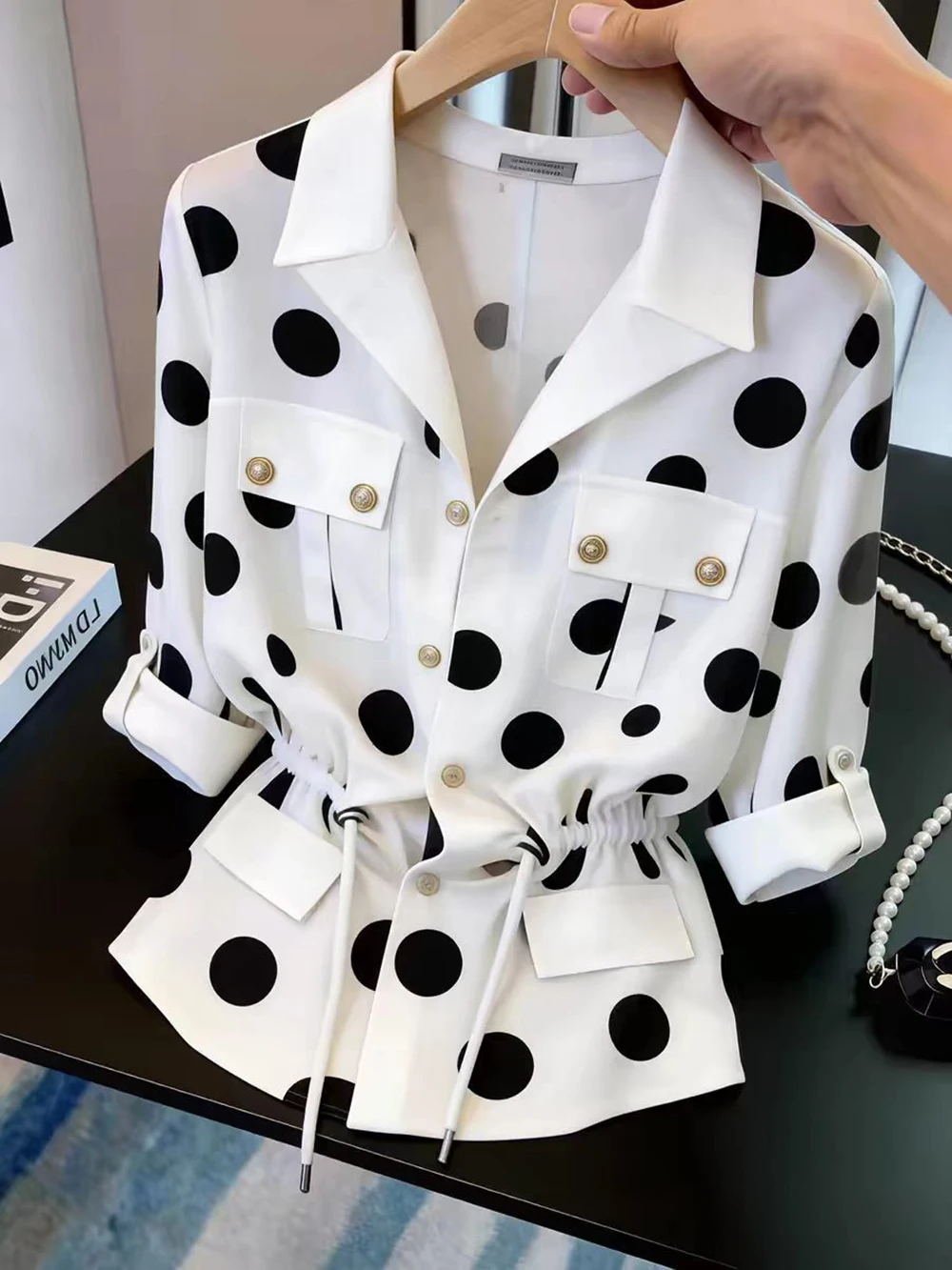 Women Polka Dots Print Shirts 2026 New Trendy Slim Waist Drawstring Blouse Gold Buttons Roll-Up Sleeve Shirt for Office Lady
Women Polka Dots Print Shirts 2026 New Trendy Slim Waist Drawstring Blouse Gold Buttons Roll-Up Sleeve Shirt for Office Lady