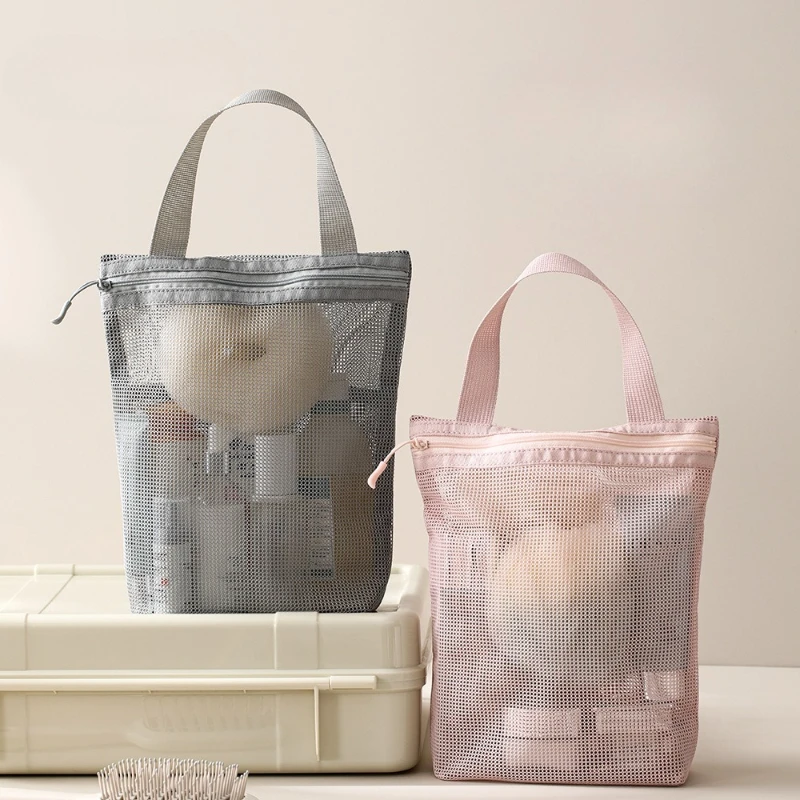 Простая портативная сумка для туалетных принадлежностей для мужчин и женщин. Ручная сумка для хранения деловых поездок и путешествий. Сетчатая сумка для ванны большой вместимости.
Простая портативная сумка для туалетных принадлежностей для мужчин и женщин. Ручная сумка для хранения деловых поездок и путешествий. Сетчатая сумка для ванны большой вместимости.